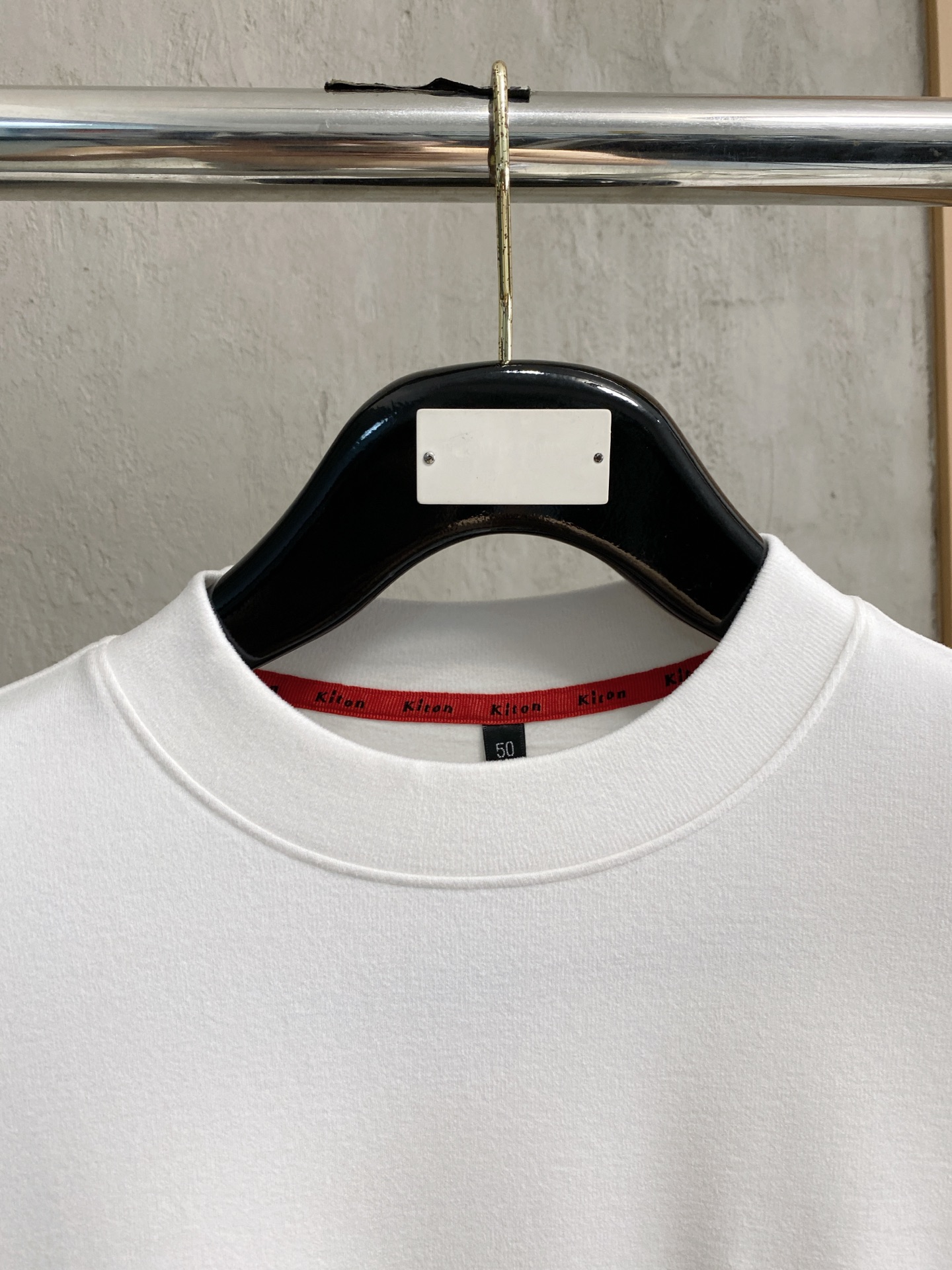 kiton 25FW秋冬新款碳素磨绒毛平纹棉布圆领长Tee，男士胸前元素装饰圆领长袖T恤打底衫！贸易公司