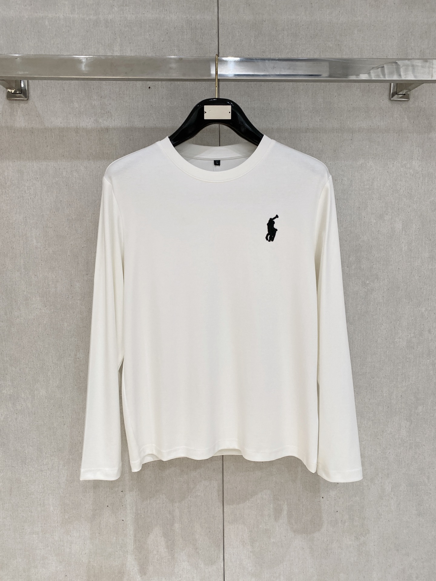 NO:599089,New style coming Paul Exclusively for new men's round neck Long sleeves High-end customization High version Fashionable and versatile original imported pure cotton fabric Chest logo pattern design Super soft and delicate to the touch Skin-friendly and comfortable to wear High-end boutique The upper body made by the factory is very good Men's must-have item Three complete standards Size M-4xl,,alexander wang19860909新款来袭 保罗 独家专供新款原单男士圆领 长袖高端定制 高版本 时尚百搭爆款原版进口纯棉面料 胸前logo图案设计 手感超柔软细腻 穿着亲肤舒适 高端精品 代工厂精细做上身非常赞 男士必备单品 三标齐全 码数M-4xl,,alexander wang,Men's clothing