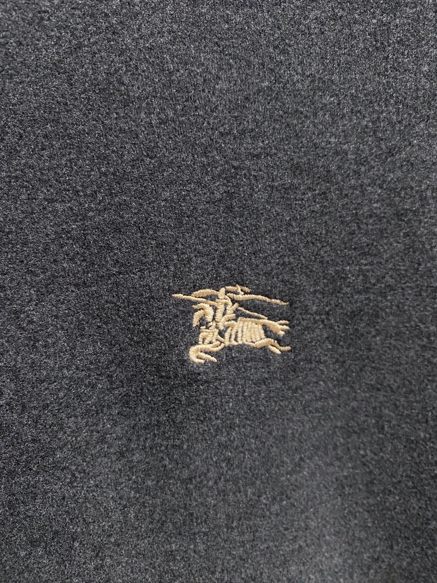 巴宝莉 25FW秋冬新款碳素磨绒毛平纹棉布圆领长Tee，男士胸前元素装饰圆领长袖T恤打底衫！贸易公司渠道