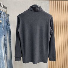 普拉达 25FW秋冬新款碳素磨绒毛平纹棉布圆领长Tee,男士胸前元素装饰圆领长袖T恤打底衫!贸易公司渠道 普拉达 25FW秋冬新款碳素磨绒毛平纹棉布圆领长Tee,男士胸前元素装饰圆领长袖T恤打底衫!贸易公司渠道