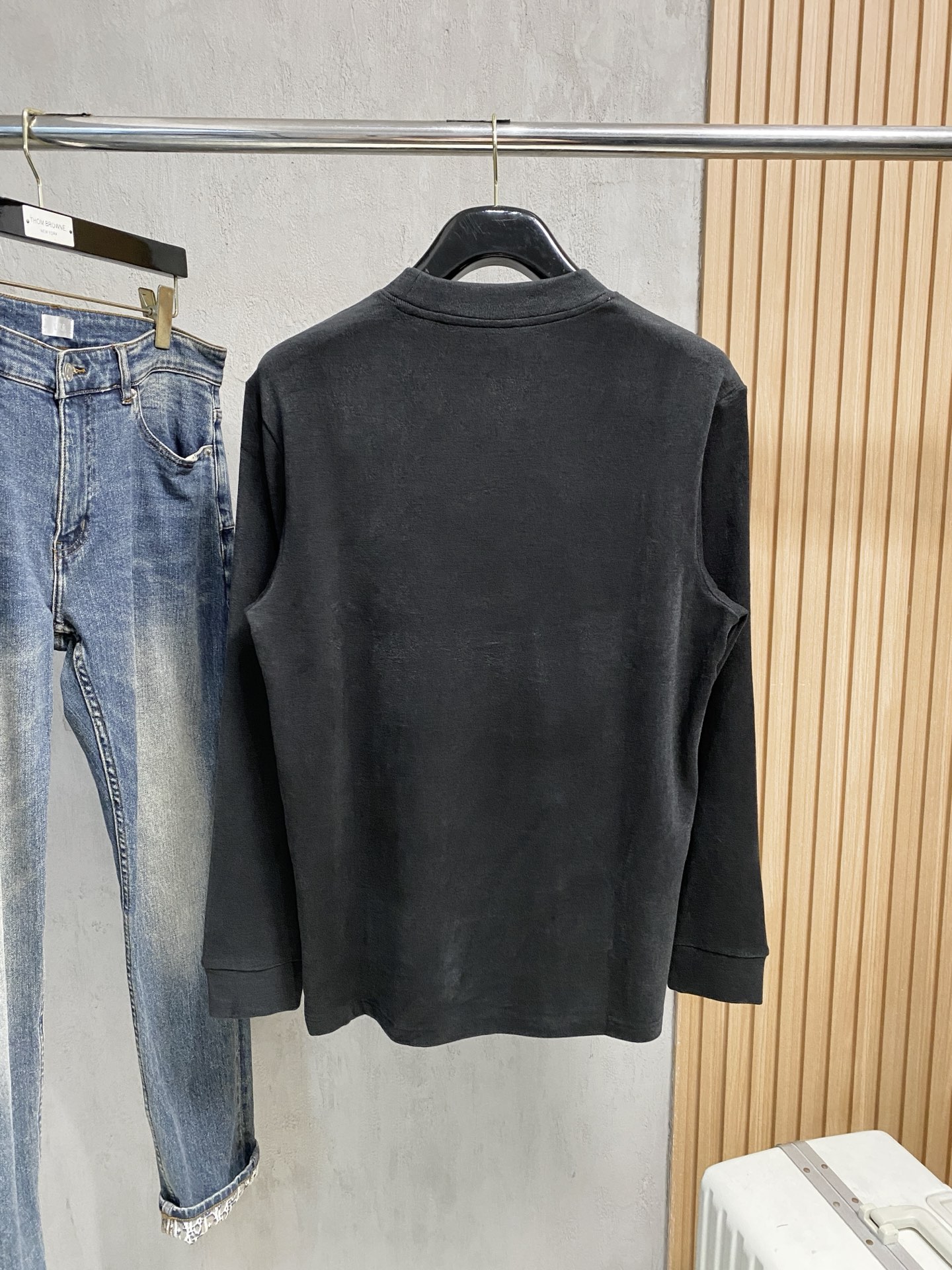 杰尼亚 25FW秋冬新款碳素磨绒毛平纹棉布圆领长Tee，男士胸前元素装饰圆领长袖T恤打底衫！贸易公司渠道