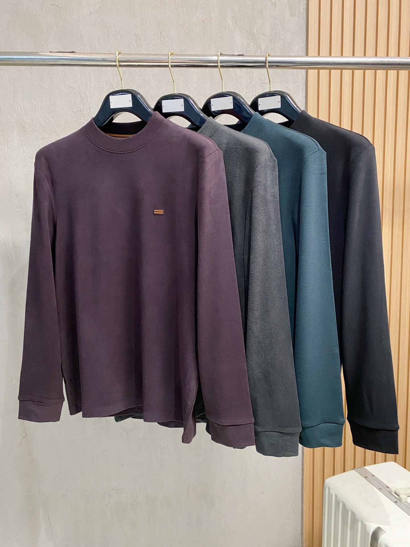 杰尼亚 杰尼亚 25FW秋冬新款碳素磨绒毛平纹棉布圆领长Tee，男士胸前元素装饰圆领长袖T恤打底衫！贸易