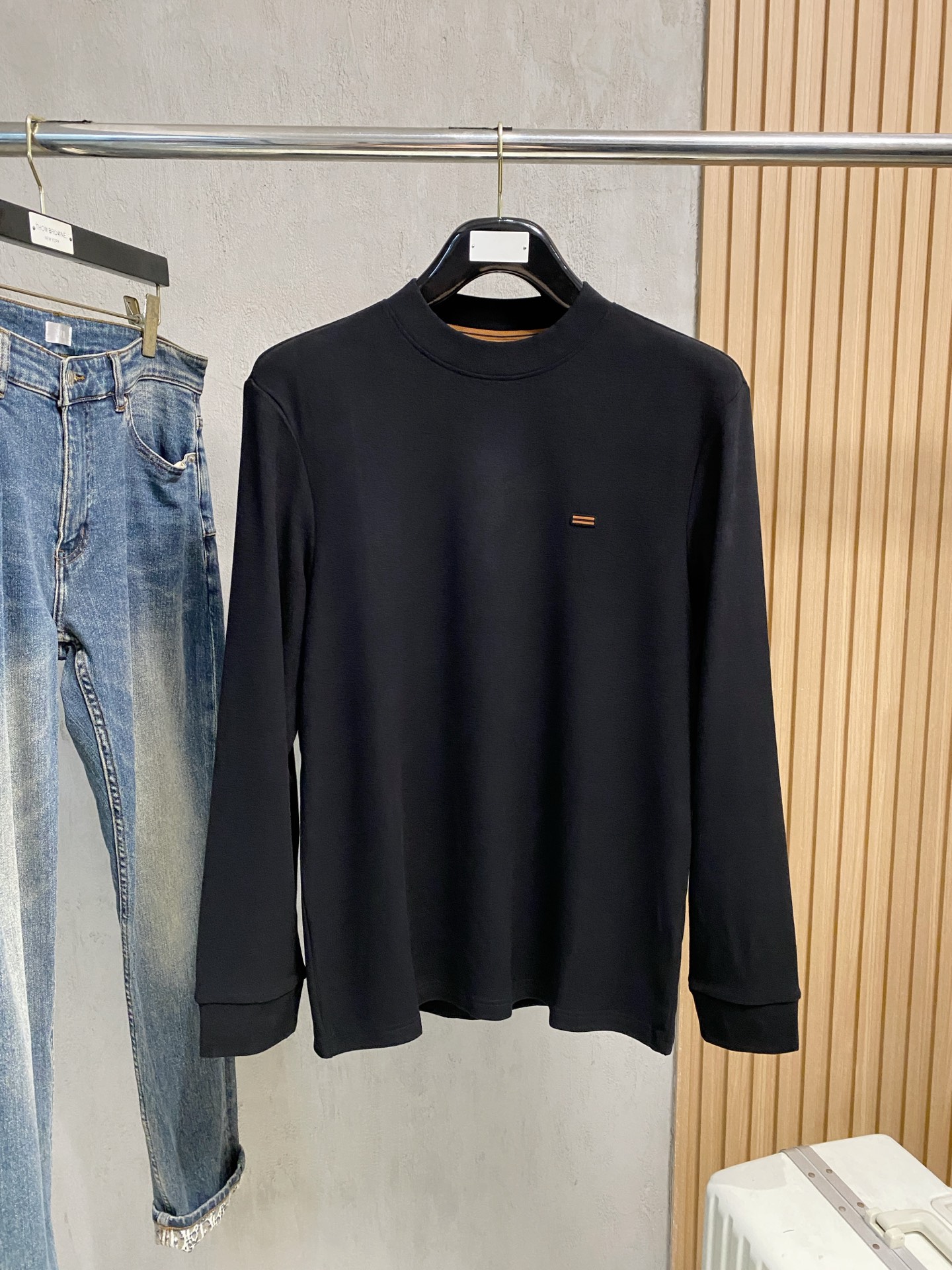 杰尼亚 杰尼亚 25FW秋冬新款碳素磨绒毛平纹棉布圆领长Tee，男士胸前元素装饰圆领长袖T恤打底衫！贸易