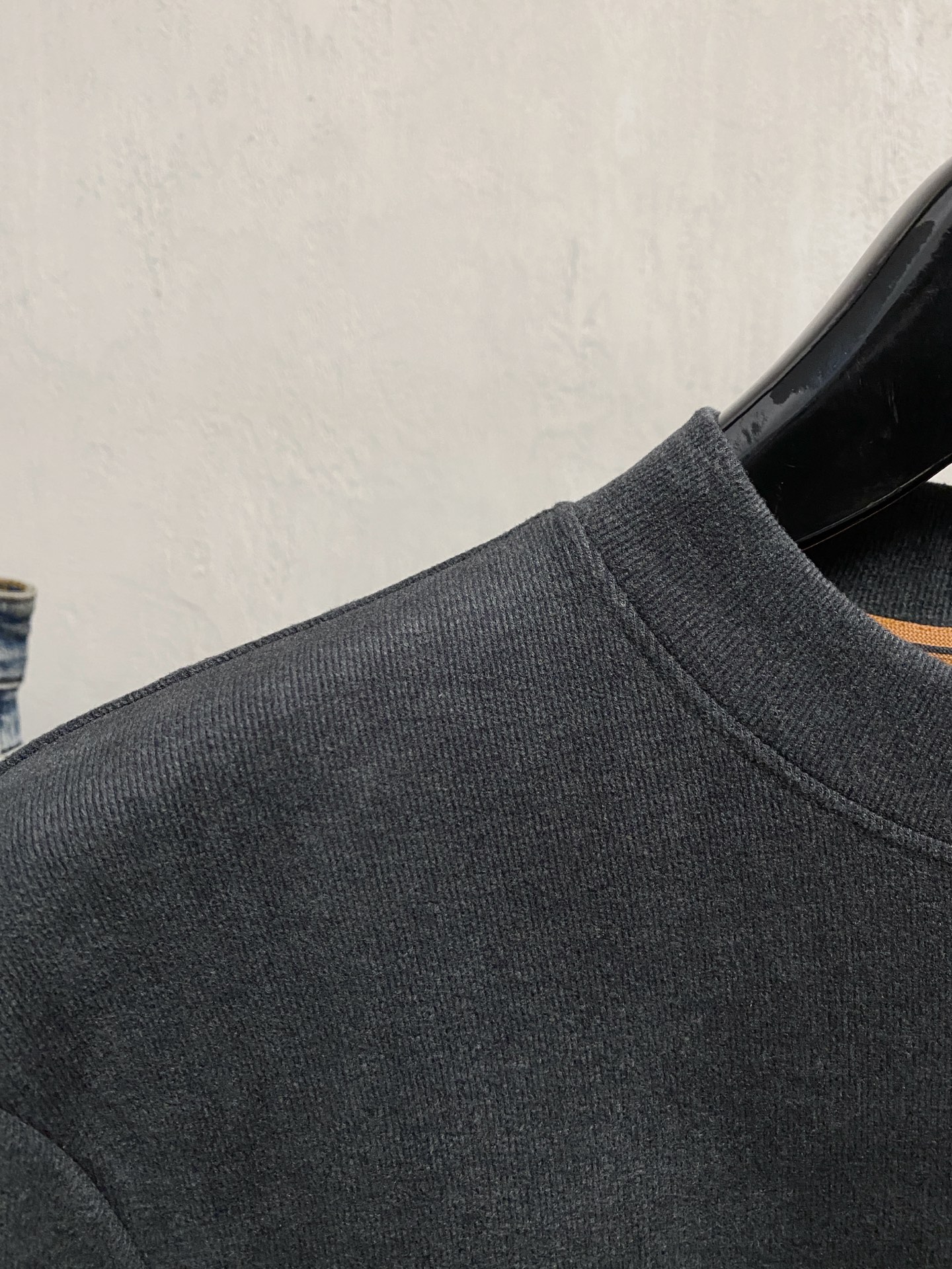 杰尼亚 25FW秋冬新款碳素磨绒毛平纹棉布圆领长Tee，男士胸前元素装饰圆领长袖T恤打底衫！贸易公司渠道