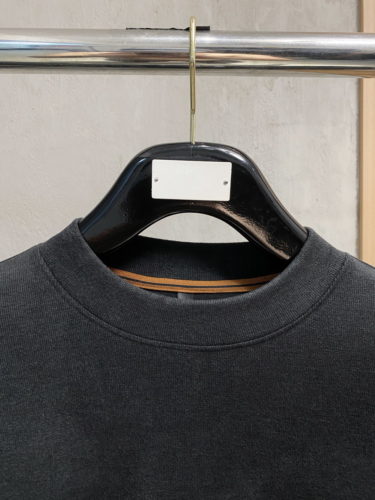 杰尼亚 25FW秋冬新款碳素磨绒毛平纹棉布圆领长Tee，男士胸前元素装饰圆领长袖T恤打底衫！贸易公司渠道