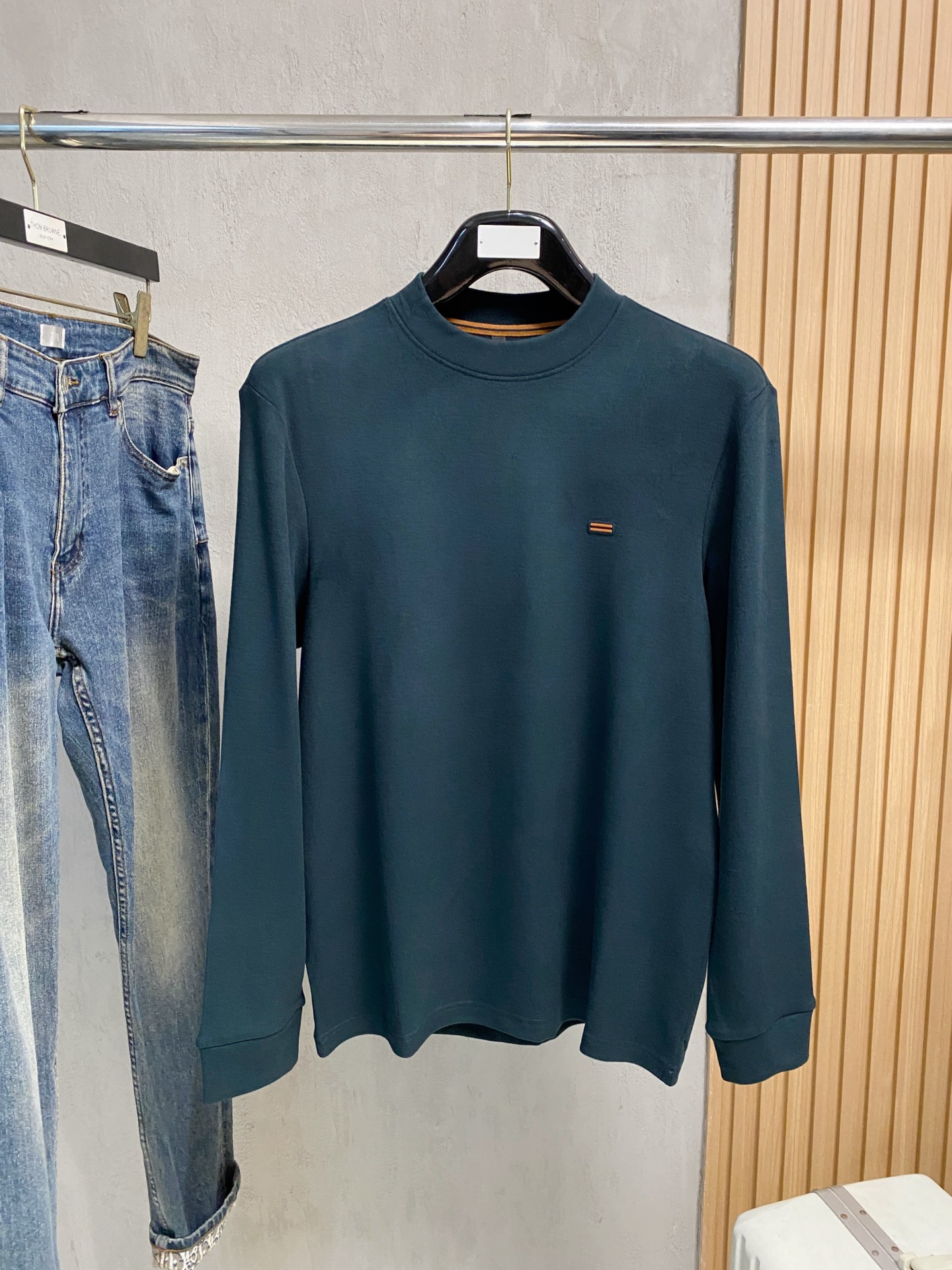 杰尼亚 25FW秋冬新款碳素磨绒毛平纹棉布圆领长Tee，男士胸前元素装饰圆领长袖T恤打底衫！贸易公司渠道