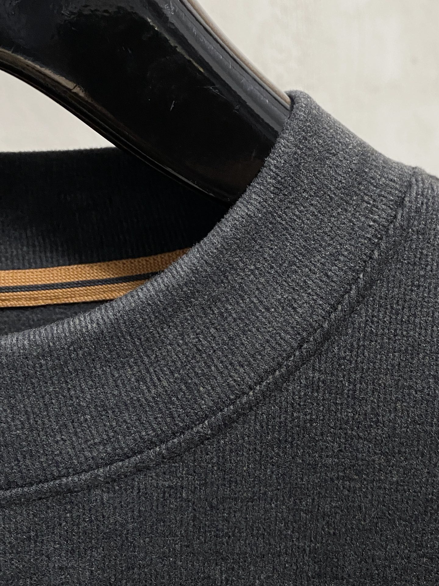 杰尼亚 25FW秋冬新款碳素磨绒毛平纹棉布圆领长Tee，男士胸前元素装饰圆领长袖T恤打底衫！贸易公司渠道