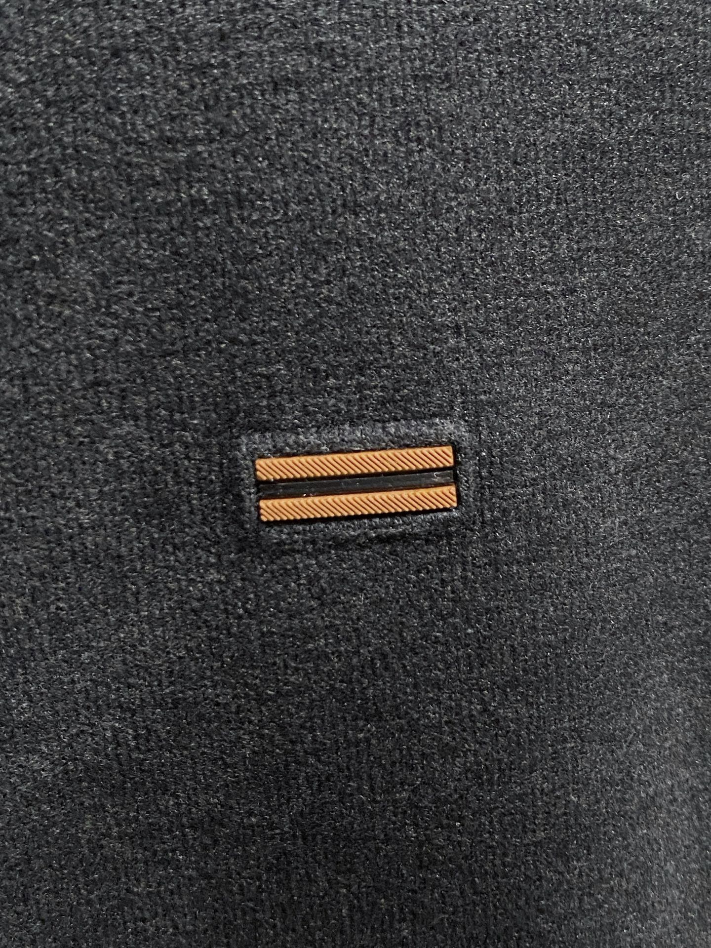 杰尼亚 25FW秋冬新款碳素磨绒毛平纹棉布圆领长Tee，男士胸前元素装饰圆领长袖T恤打底衫！贸易公司渠道