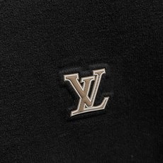 Lv 25FW秋冬新款碳素磨绒毛平纹棉布圆领长Tee,男士胸前元素装饰圆领长袖T恤打底衫!贸易公司渠道稀 Lv 25FW秋冬新款碳素磨绒毛平纹棉布圆领长Tee,男士胸前元素装饰圆领长袖T恤打底衫!贸易公司渠道稀