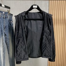 lv 2025 早秋新款爆款专柜新款休闲时尚夹克 超前卫设计风格 细腻舒适 穿着非常轻便不易起皱。多重重 lv 2025 早秋新款爆款专柜新款休闲时尚夹克 超前卫设计风格 细腻舒适 穿着非常轻便不易起皱。多重重