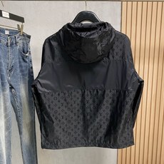 lv 2025 早秋新款爆款专柜新款休闲时尚夹克 超前卫设计风格 细腻舒适 穿着非常轻便不易起皱。多重重 lv 2025 早秋新款爆款专柜新款休闲时尚夹克 超前卫设计风格 细腻舒适 穿着非常轻便不易起皱。多重重
