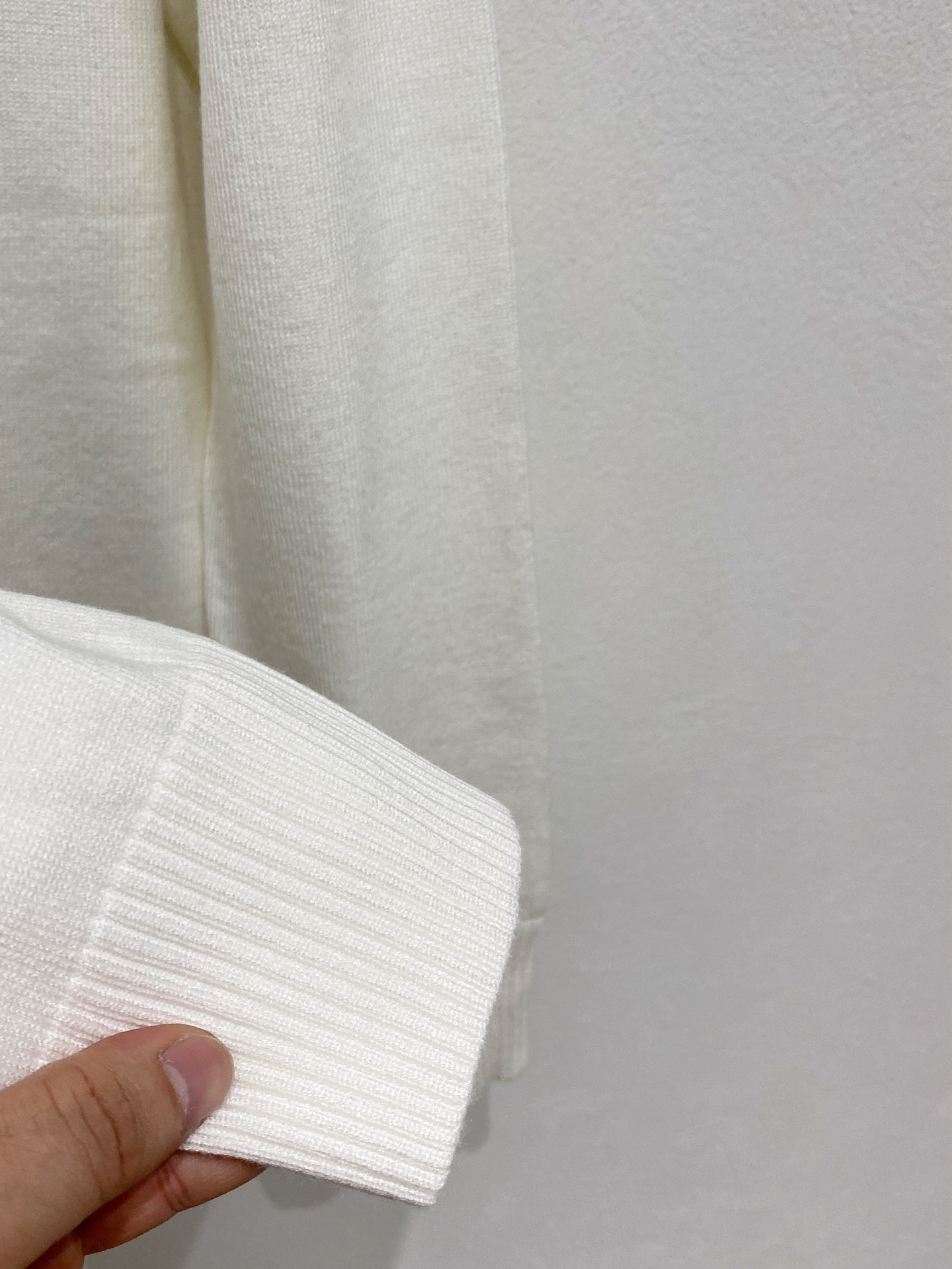 🌾 TB 2025新款 羊毛混纺 圆领 长袖 毛衣 羊毛衫 打底衫，高端版本！专柜定制面料 透气舒适度高