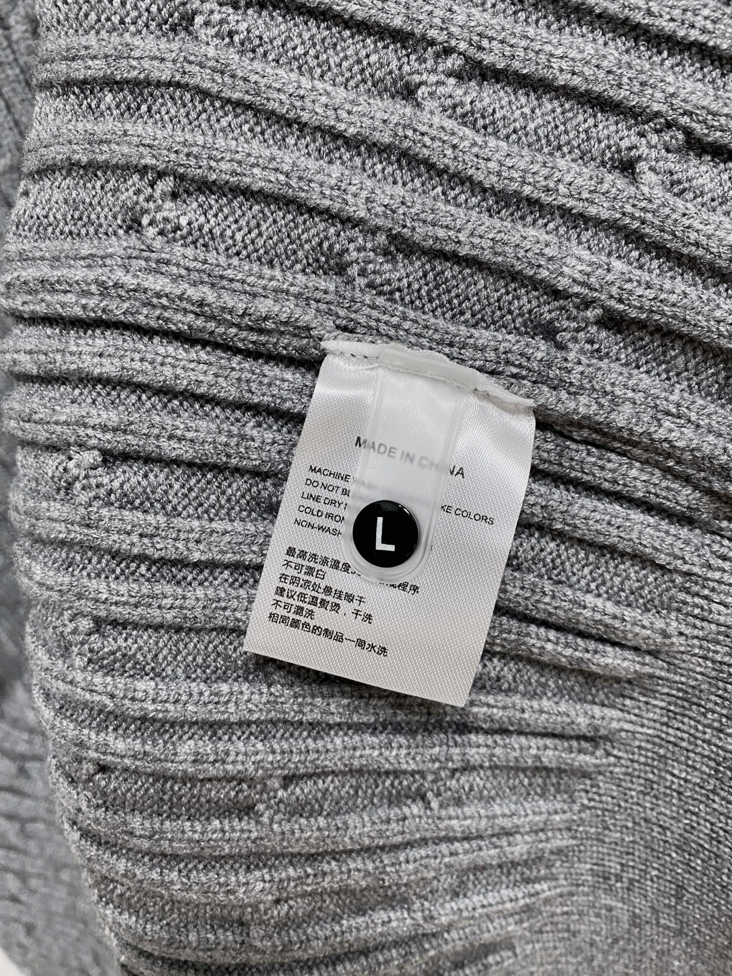 🌾 蒙口 2025新款 羊毛混纺 圆领 长袖 毛衣 羊毛衫 打底衫，高端版本！专柜定制面料 透气舒适度高