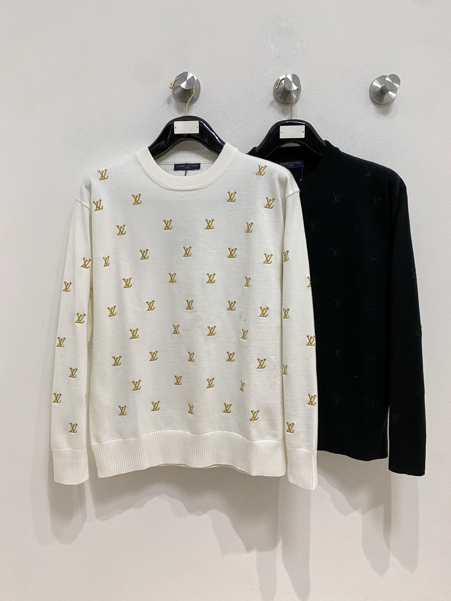 🌾 LV 2025新款 羊毛混纺 圆领 长袖 毛衣 羊毛衫 打底衫，高端版本！专柜定制面料 透气舒适度高