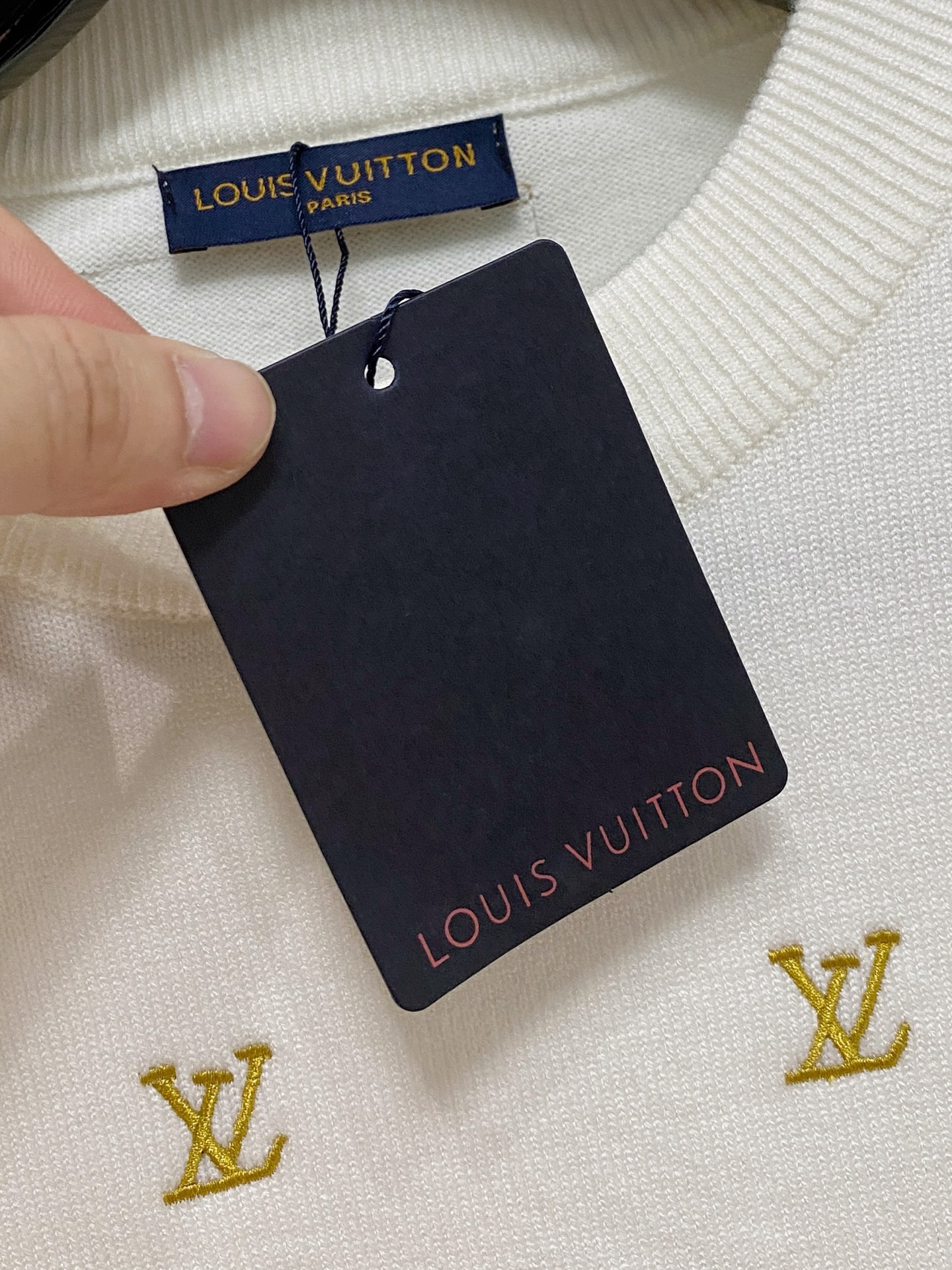 🌾 LV 2025新款 羊毛混纺 圆领 长袖 毛衣 羊毛衫 打底衫，高端版本！专柜定制面料 透气舒适度高