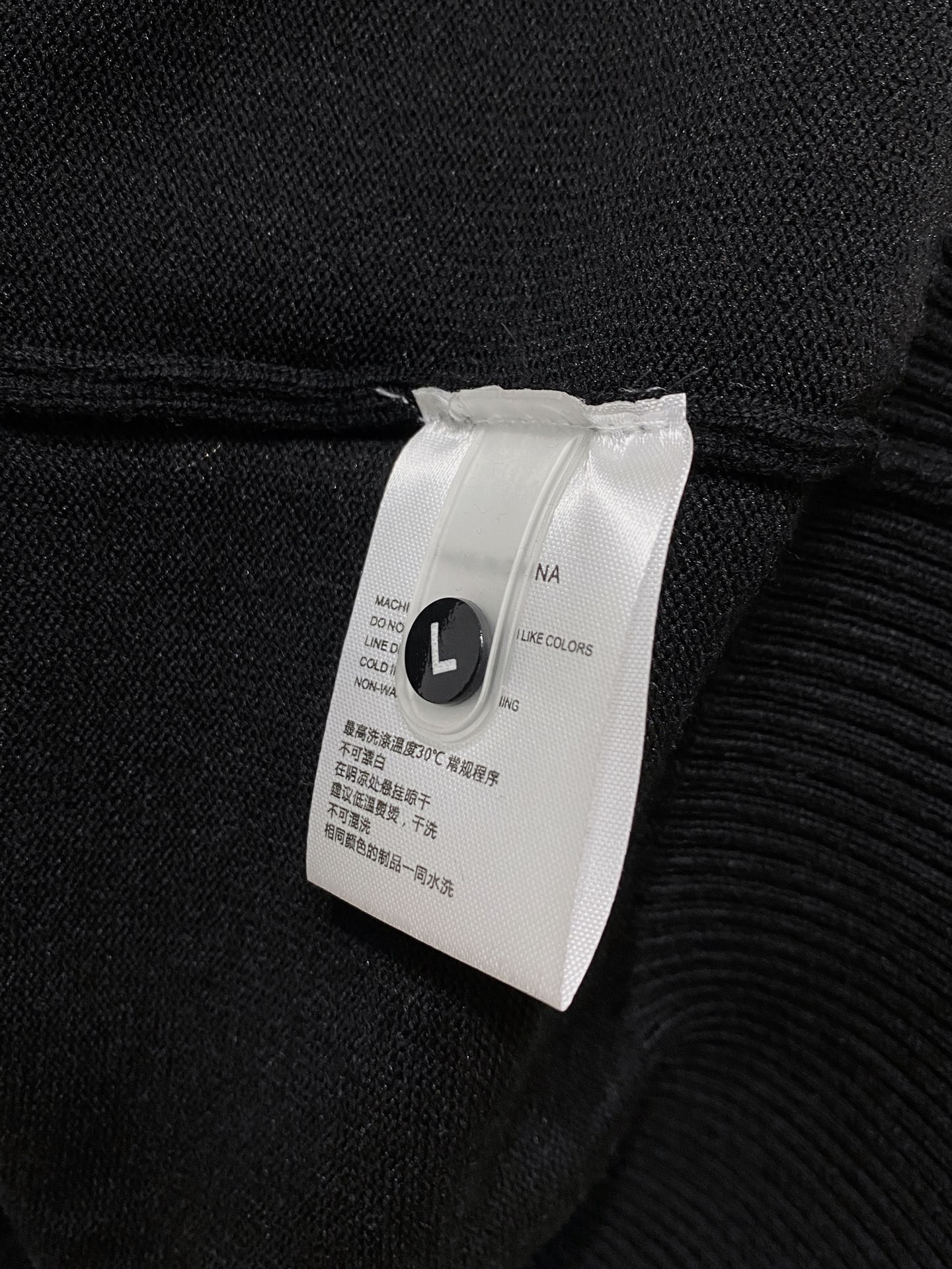 🌾 普拉达 2025新款 羊毛混纺 圆领 长袖 毛衣 羊毛衫 打底衫，高端版本！专柜定制面料 透气舒适度