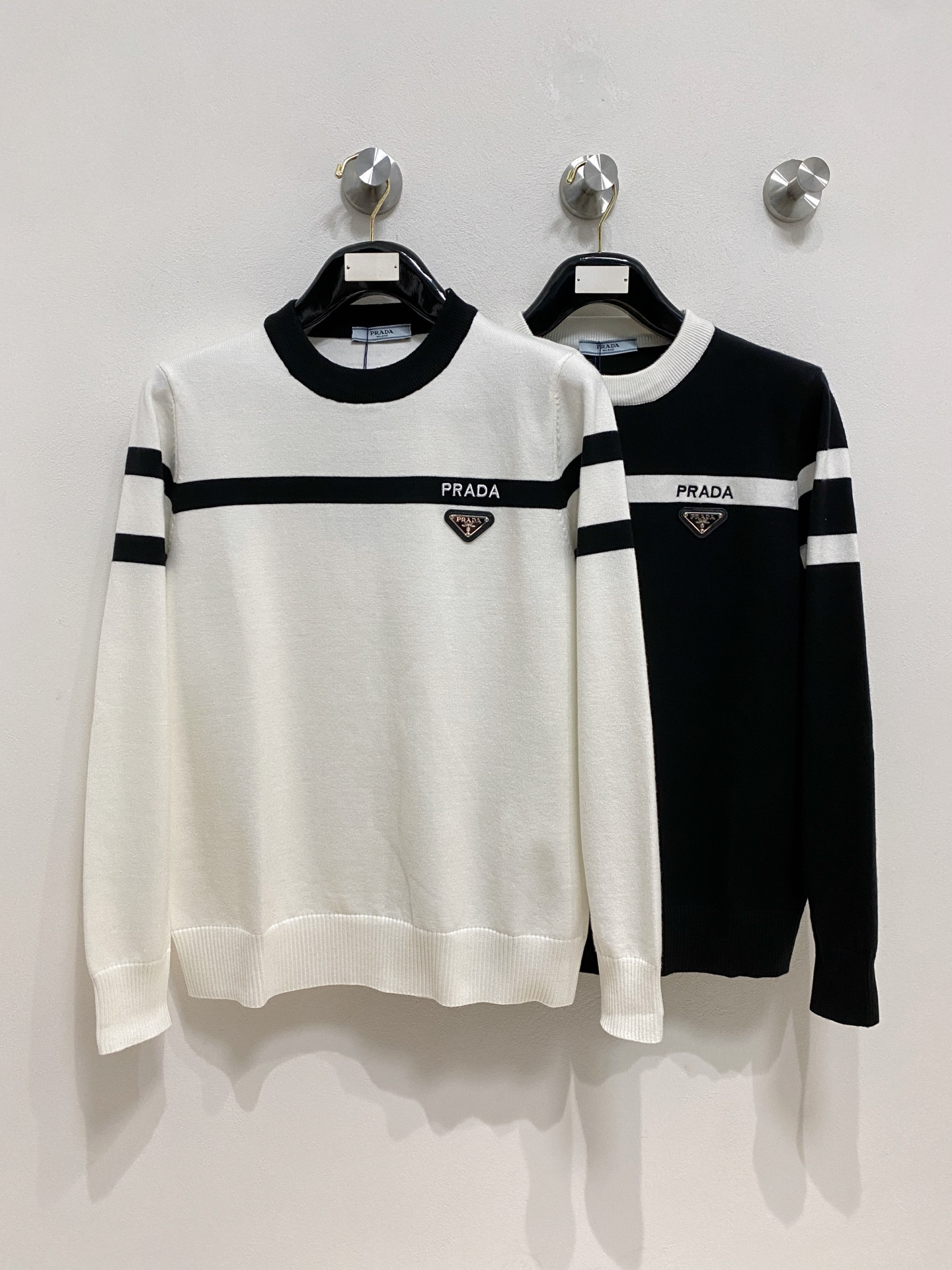 🌾 普拉达 2025新款 羊毛混纺 圆领 长袖 毛衣 羊毛衫 打底衫，高端版本！专柜定制面料 透气舒适度