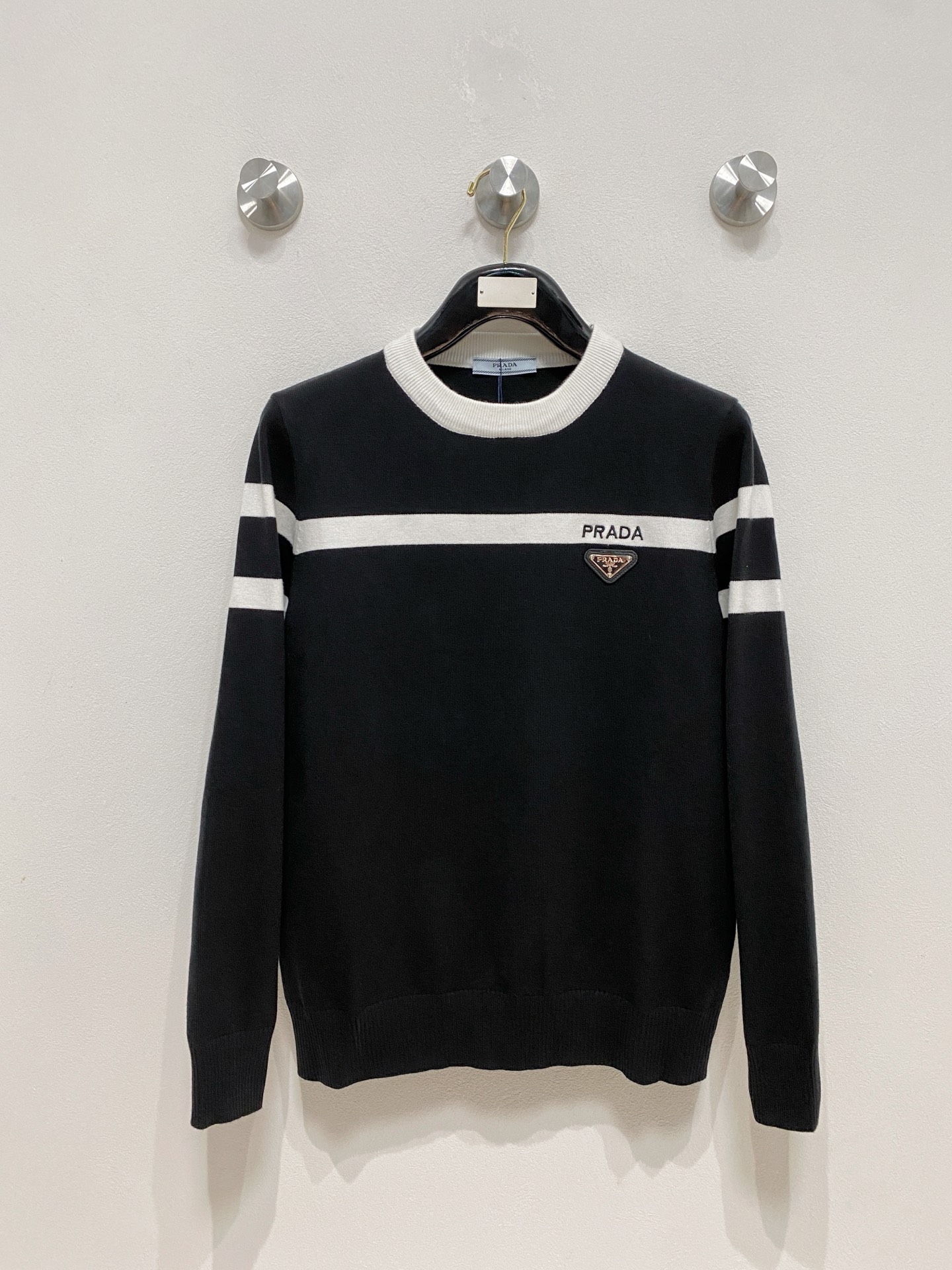🌾 普拉达 2025新款 羊毛混纺 圆领 长袖 毛衣 羊毛衫 打底衫，高端版本！专柜定制面料 透气舒适度