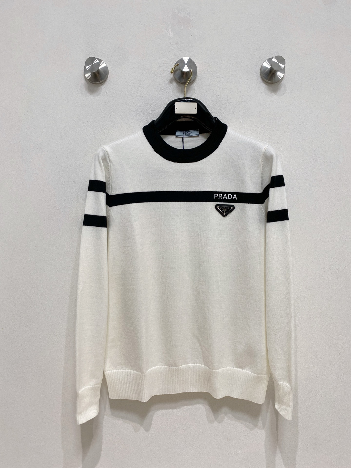🌾 普拉达 2025新款 羊毛混纺 圆领 长袖 毛衣 羊毛衫 打底衫，高端版本！专柜定制面料 透气舒适度