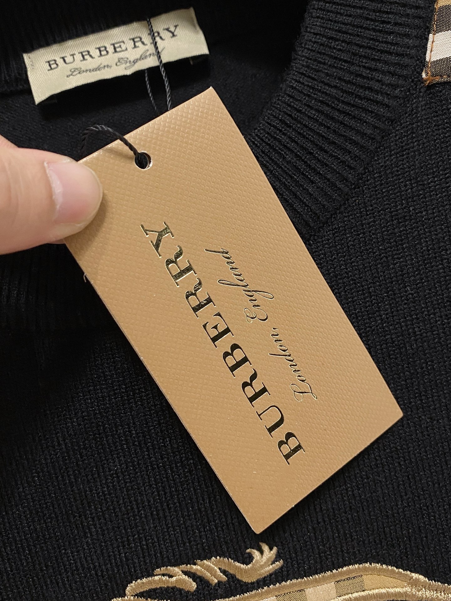 🌾 普拉达 2025新款 羊毛混纺 圆领 长袖 毛衣 羊毛衫 打底衫，高端版本！专柜定制面料 透气舒适度