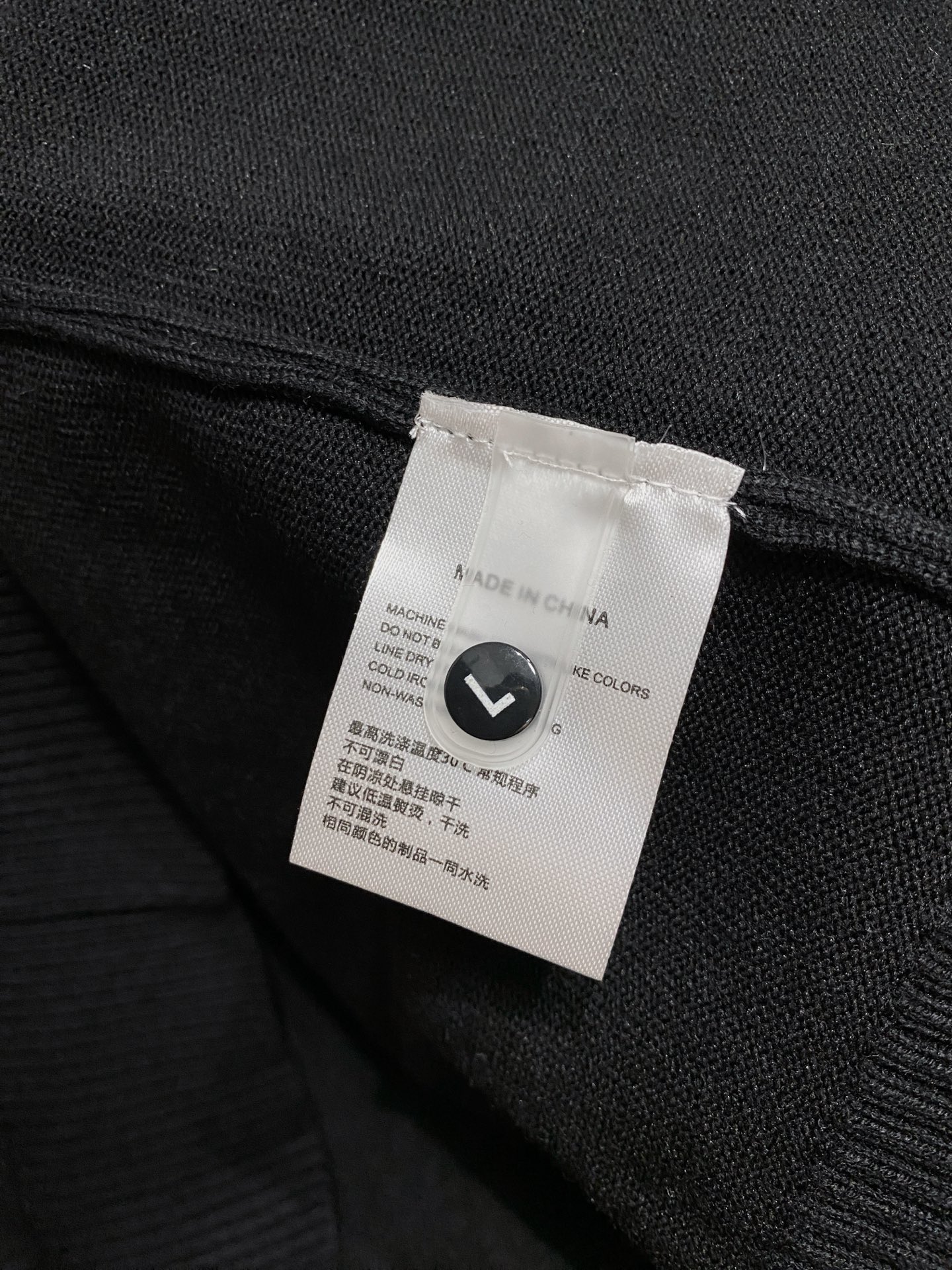 🌾 普拉达 2025新款 羊毛混纺 圆领 长袖 毛衣 羊毛衫 打底衫，高端版本！专柜定制面料 透气舒适度