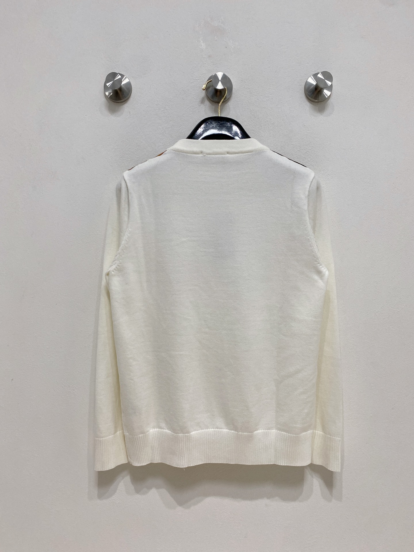 🌾 普拉达 2025新款 羊毛混纺 圆领 长袖 毛衣 羊毛衫 打底衫，高端版本！专柜定制面料 透气舒适度