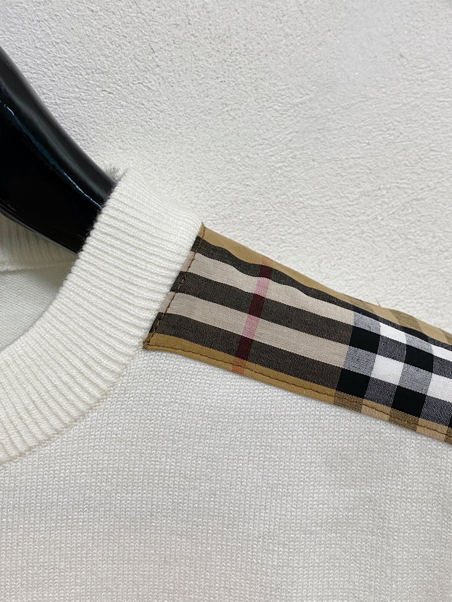 🌾 普拉达 2025新款 羊毛混纺 圆领 长袖 毛衣 羊毛衫 打底衫，高端版本！专柜定制面料 透气舒适度