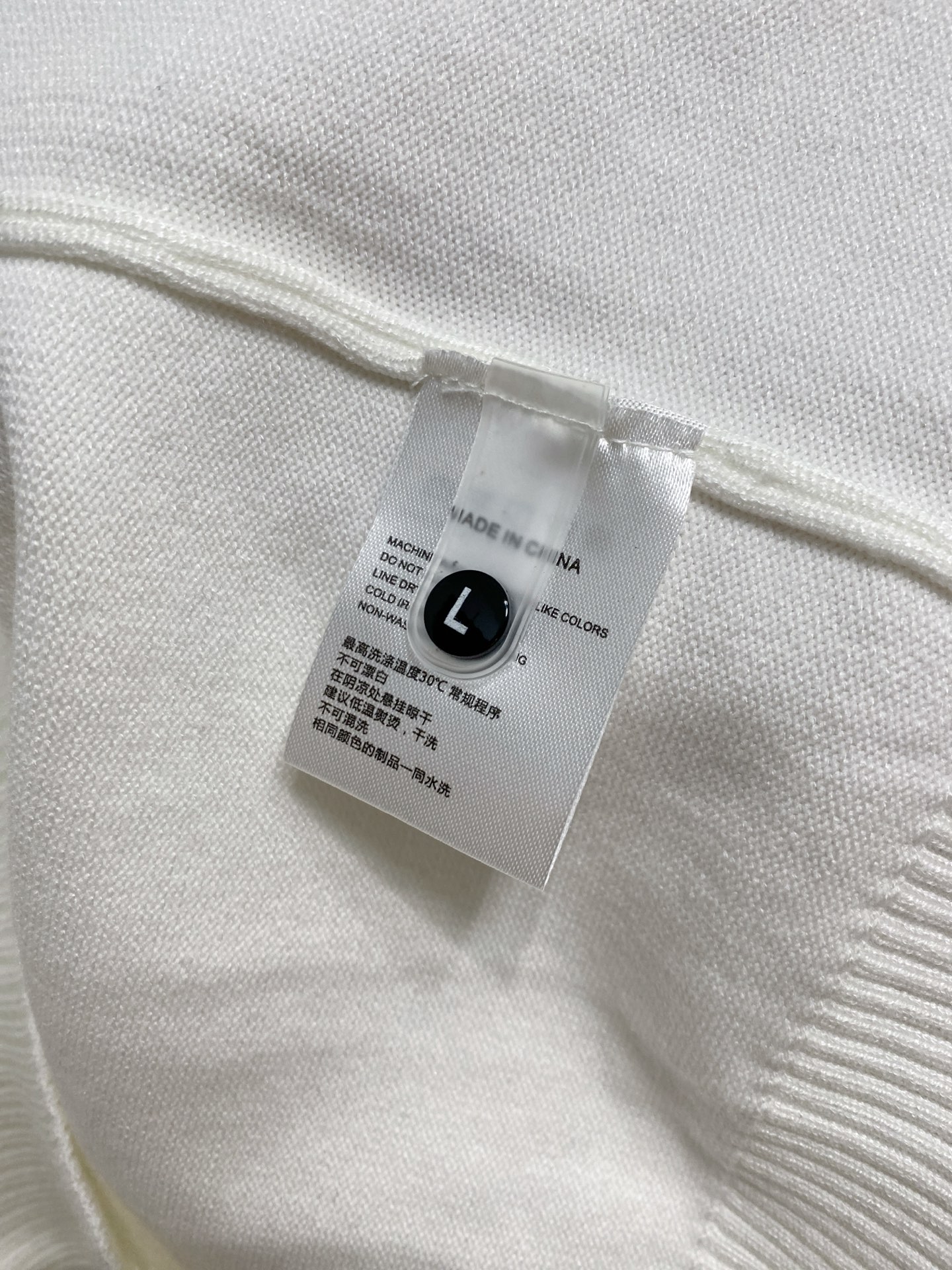 🌾 普拉达 2025新款 羊毛混纺 圆领 长袖 毛衣 羊毛衫 打底衫，高端版本！专柜定制面料 透气舒适度