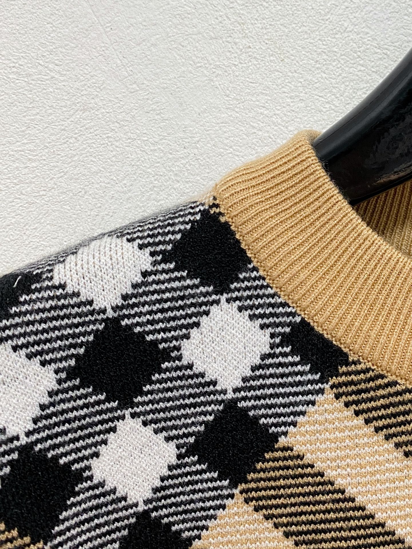 🌾 巴宝莉 2025新款 羊毛混纺 圆领 长袖 毛衣 羊毛衫 打底衫，高端版本！专柜定制面料 透气舒适度