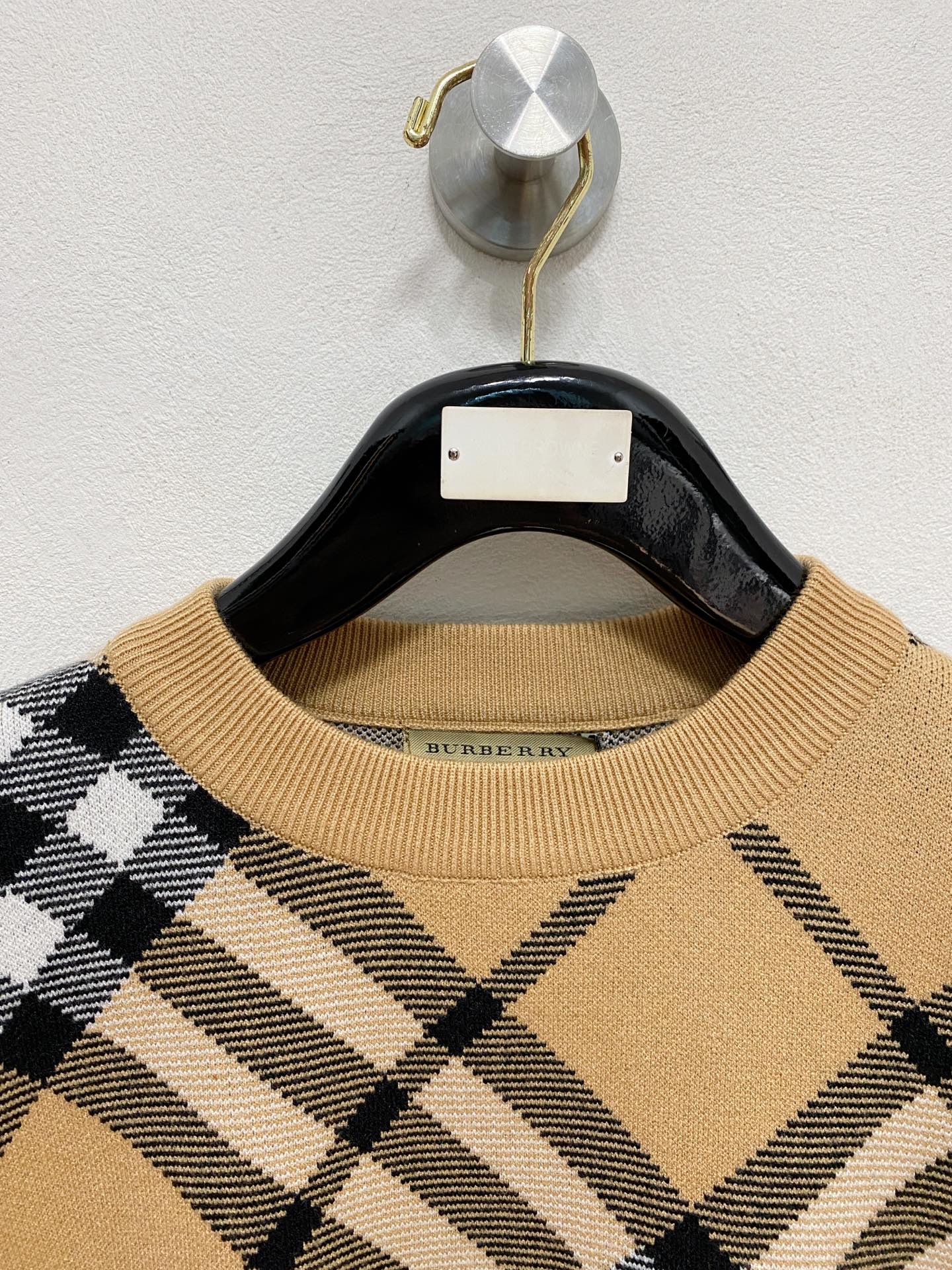 🌾 巴宝莉 2025新款 羊毛混纺 圆领 长袖 毛衣 羊毛衫 打底衫，高端版本！专柜定制面料 透气舒适度