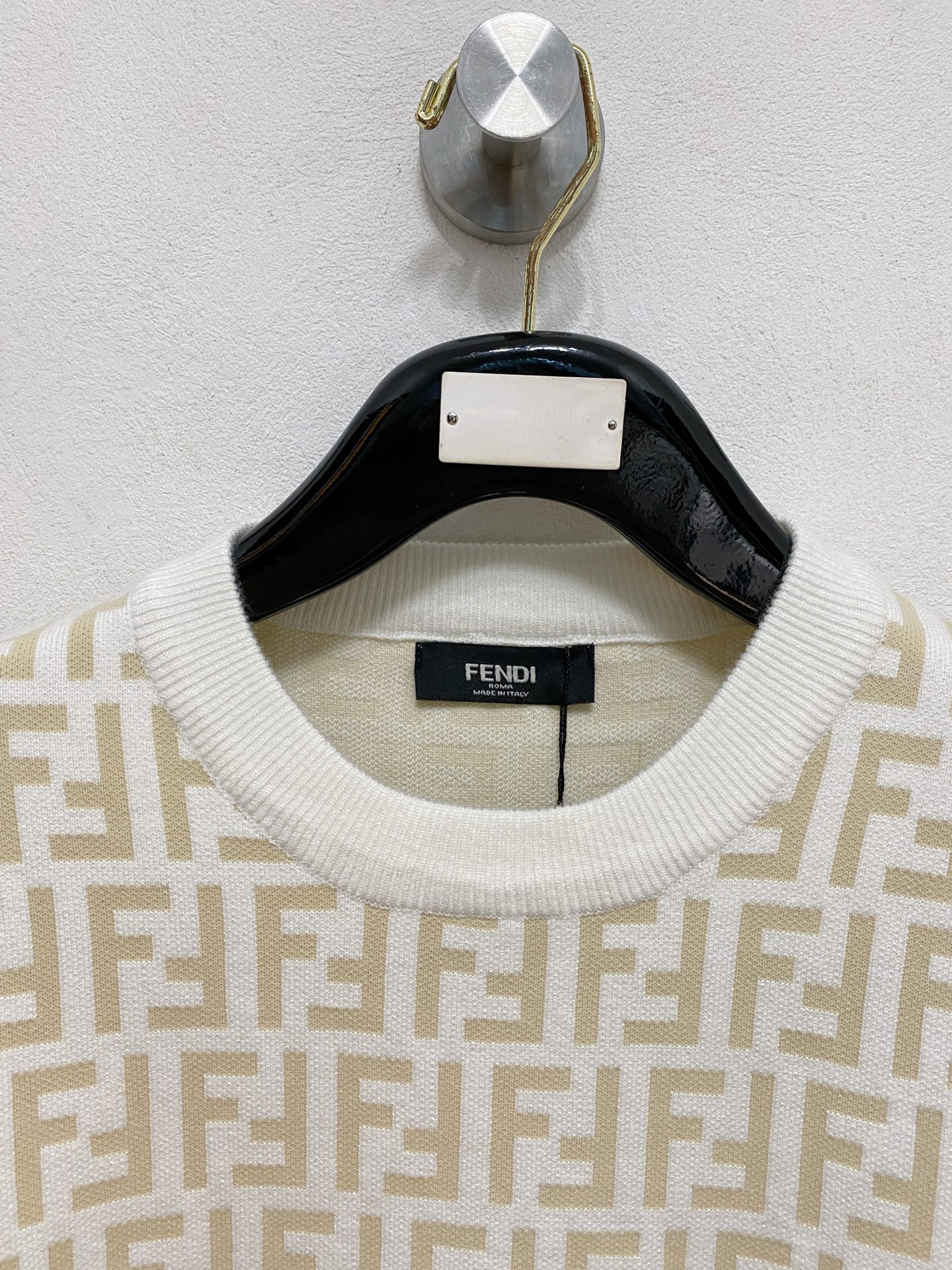 🌾 芬迪 2025新款 羊毛混纺 圆领 长袖 毛衣 羊毛衫 打底衫，高端版本！专柜定制面料 透气舒适度高