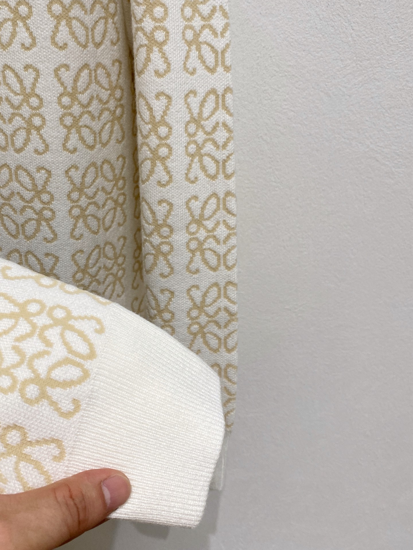 🌾 罗意威 2025新款 羊毛混纺 圆领 长袖 毛衣 羊毛衫 打底衫，高端版本！专柜定制面料 透气舒适度