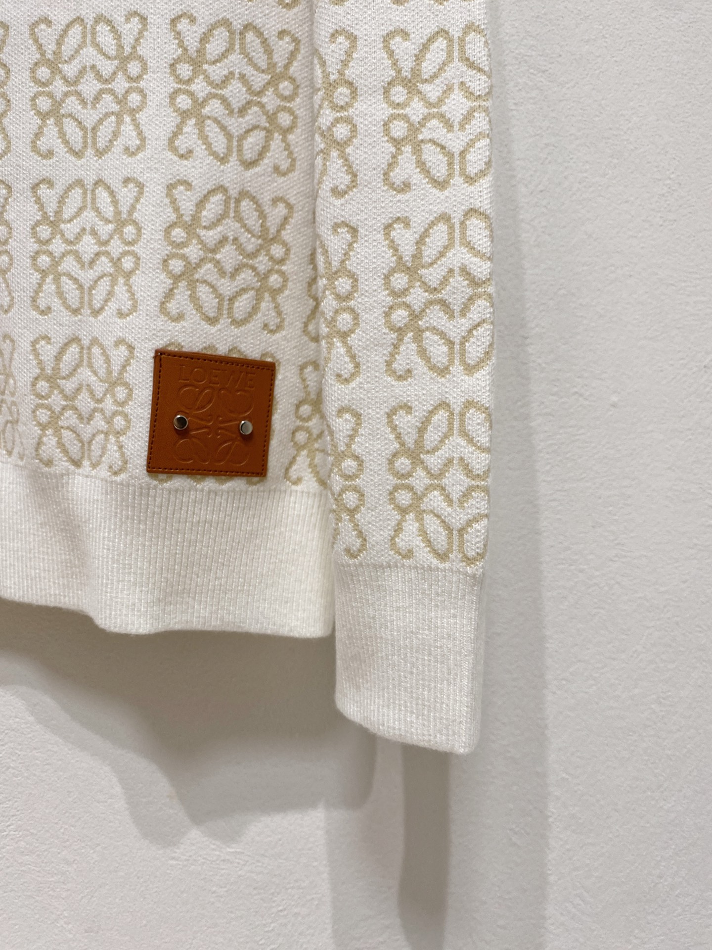 🌾 罗意威 2025新款 羊毛混纺 圆领 长袖 毛衣 羊毛衫 打底衫，高端版本！专柜定制面料 透气舒适度