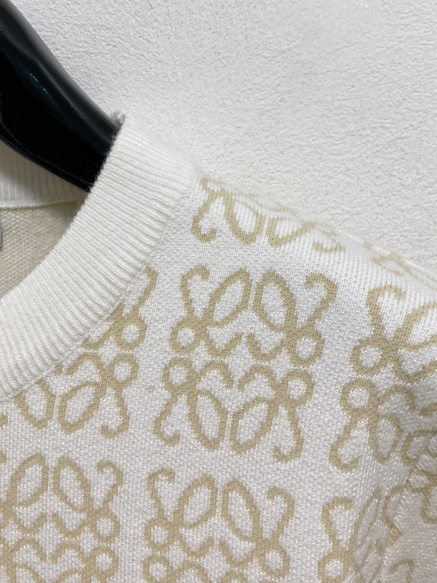 🌾 罗意威 2025新款 羊毛混纺 圆领 长袖 毛衣 羊毛衫 打底衫，高端版本！专柜定制面料 透气舒适度