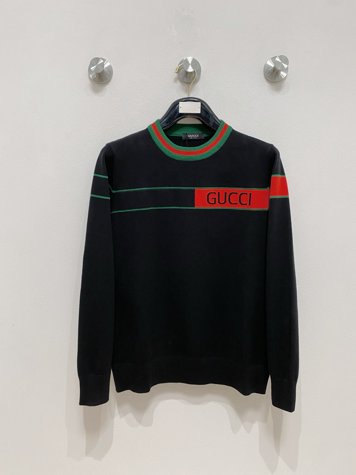 NO:573601,Gucci 2025 new wool blended round neck long sleeve sweater cardigan bottoming sweater, high-end version!  Custom-made fabrics at the counter are highly breathable and comfortable, with impeccable details and brand element design concepts, reflecting high quality. It feels delicate and soft!  It presents a casual cut and the upper body shape is awesome!  Size M-3XL,,gucci,sweaters,alexander wang19860909古驰 2025新款 羊毛混纺 圆领 长袖 毛衣 羊毛衫 打底衫,高端版本！专柜定制面料 透气舒适度高,细节无可挑剔,品牌元素设计理念,体现高品质.手感细腻柔软！呈现休闲裁剪,上身版型超赞！码数M-3XL,,gucci,sweaters,alexander wang,Men's clothing