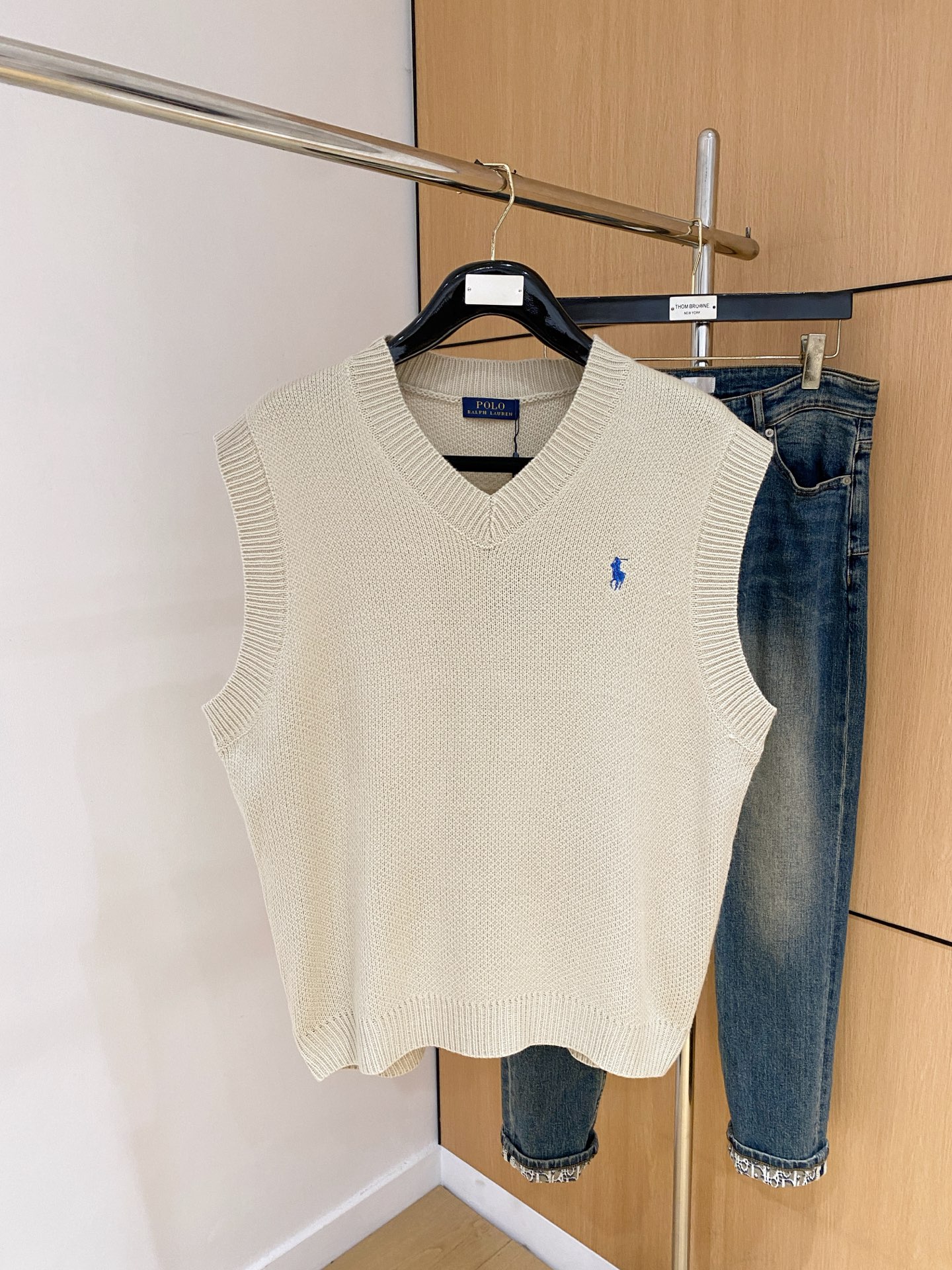 NO:538423,polo Paul 25ss [New Product] Casual Knitted Vest Sweater in Autumn and Winter!  The clothes feel soft and skin-friendly, visually exquisite, textured, noble, very simple and quality. The unique neutral tone instantly illuminates your overall look, the classic and fashion blend simple without losing style. Just be both business and casual, versatile and not picky!  M-3XL, sweaters, alexander wang19860909polo保罗25ss【新品】秋冬休闲针织背心毛衣！衣服触感柔软亲肤,视觉上很精致、有质感、高贵,非常简单也很显品质.独特的中性色调,瞬间点亮你的整体造型,经典与时尚融合简约而不失格调.商务休闲俩即可,百搭不挑！M-3XL,,sweaters,alexander wang,Men's clothing