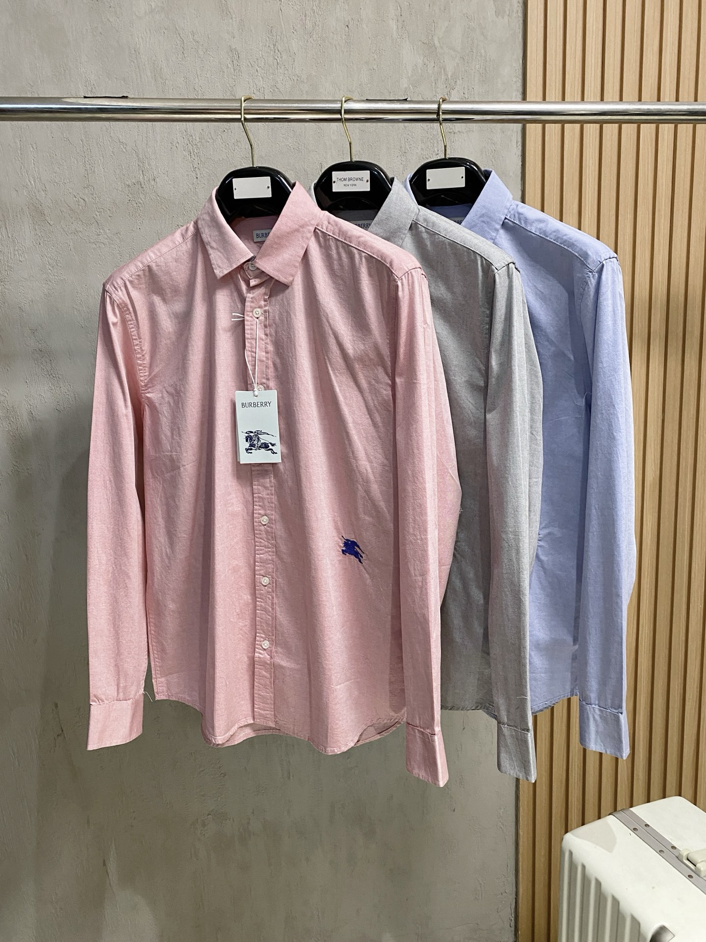 巴宝莉 2025ss春夏时尚大爆款短袖衬衫，贸易公司渠道货，品相完美如斯，属于入柜级别，可预见性的爆款，