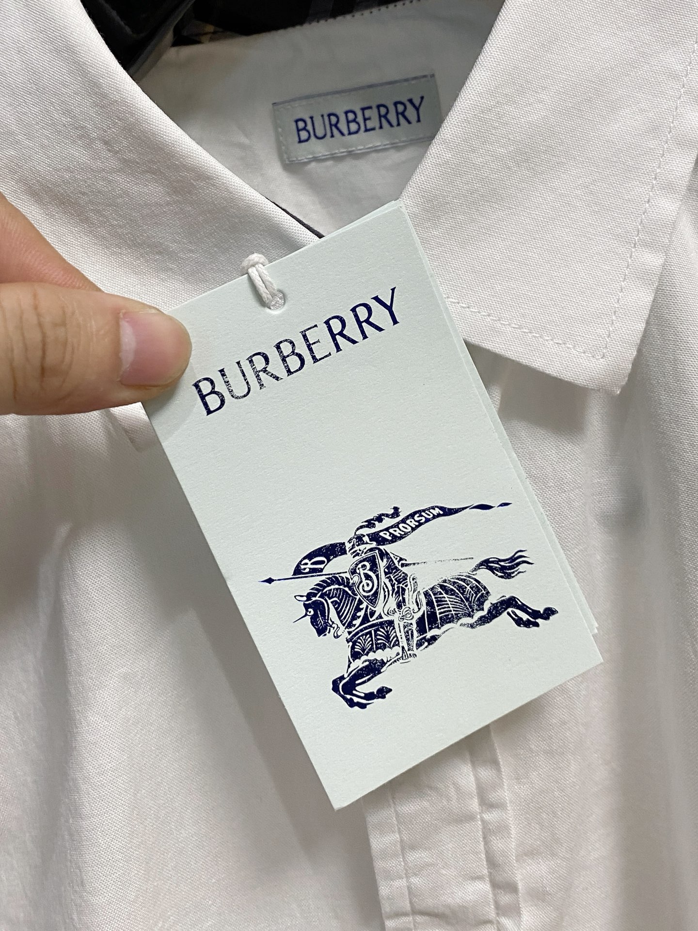 巴宝莉 2025ss春夏时尚大爆款短袖衬衫，贸易公司渠道货，品相完美如斯，属于入柜级别，可预见性的爆款，