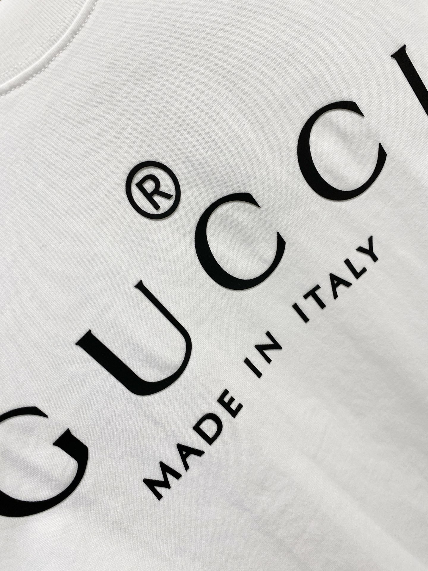 高版本 古驰 2025新款经典圆领长袖 时尚百搭经典元素打造精致工艺专柜面料，顶级元素融合打造，经典短袖