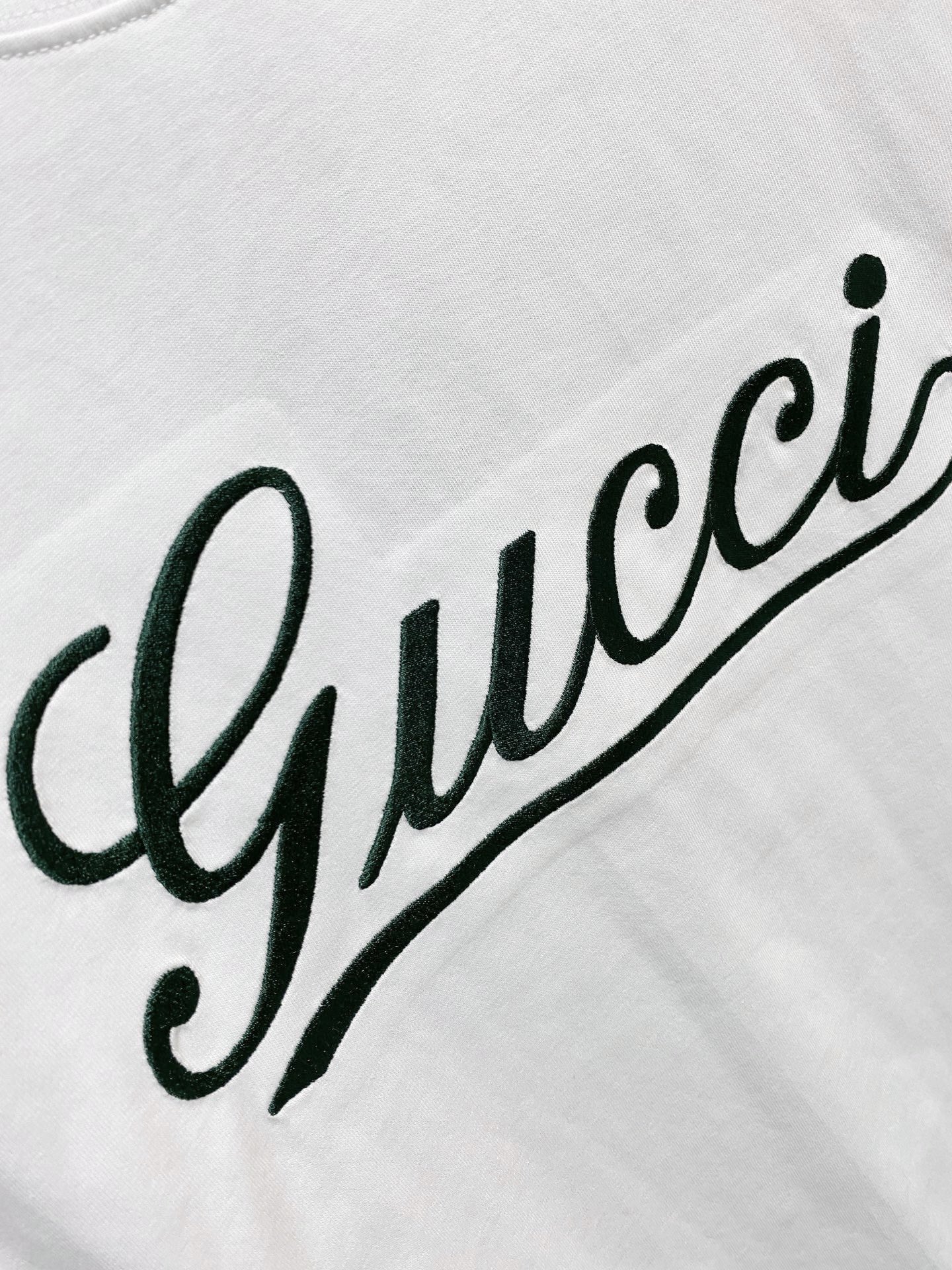 高版本 古驰 2025新款经典圆领长袖 时尚百搭经典元素打造精致工艺专柜面料，顶级元素融合打造，经典短袖