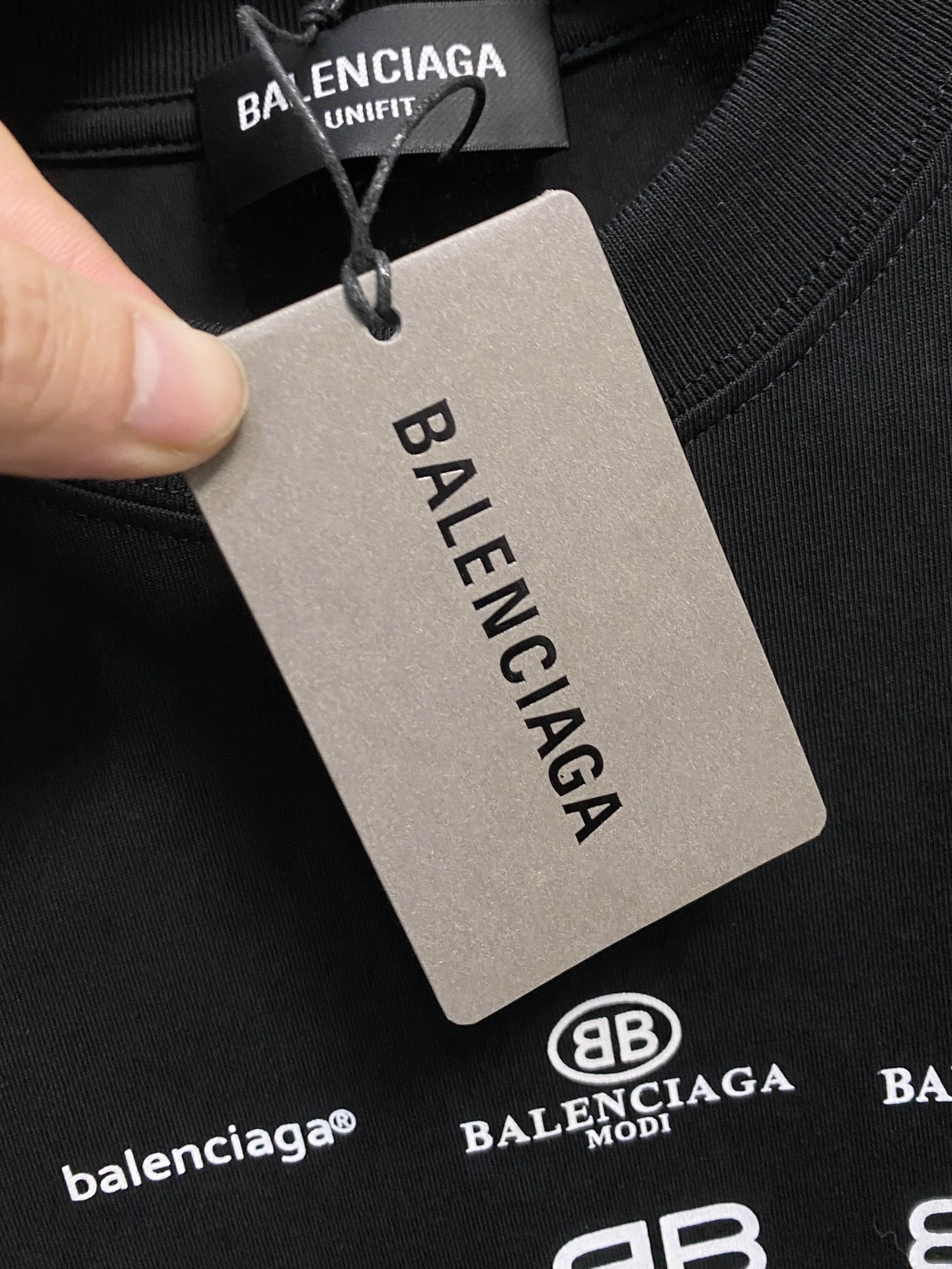 高版本 巴黎 2025新款经典圆领长袖 时尚百搭经典元素打造精致工艺专柜面料，顶级元素融合打造，经典短袖