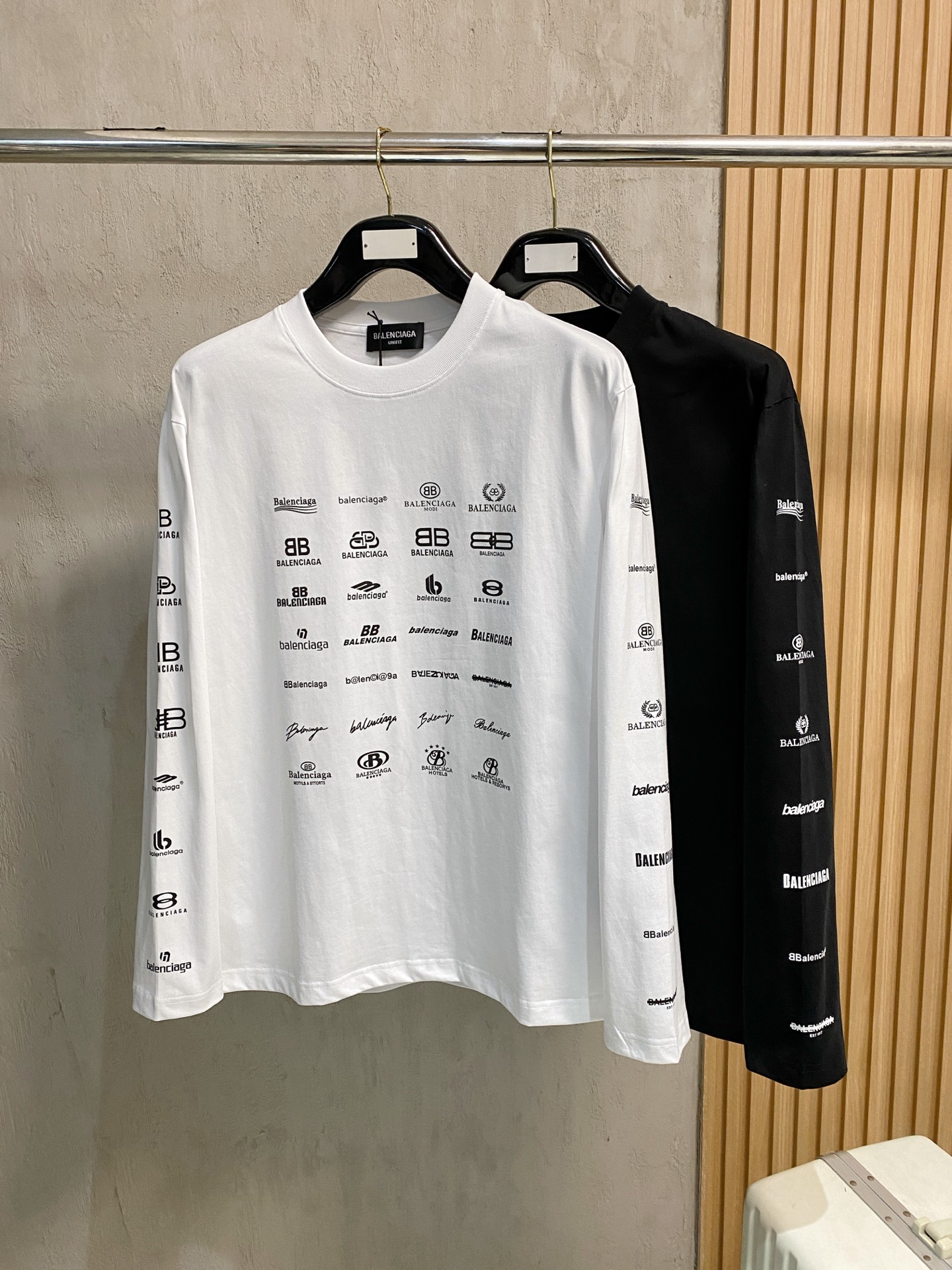 高版本 巴黎 2025新款经典圆领长袖 时尚百搭经典元素打造精致工艺专柜面料，顶级元素融合打造，经典短袖