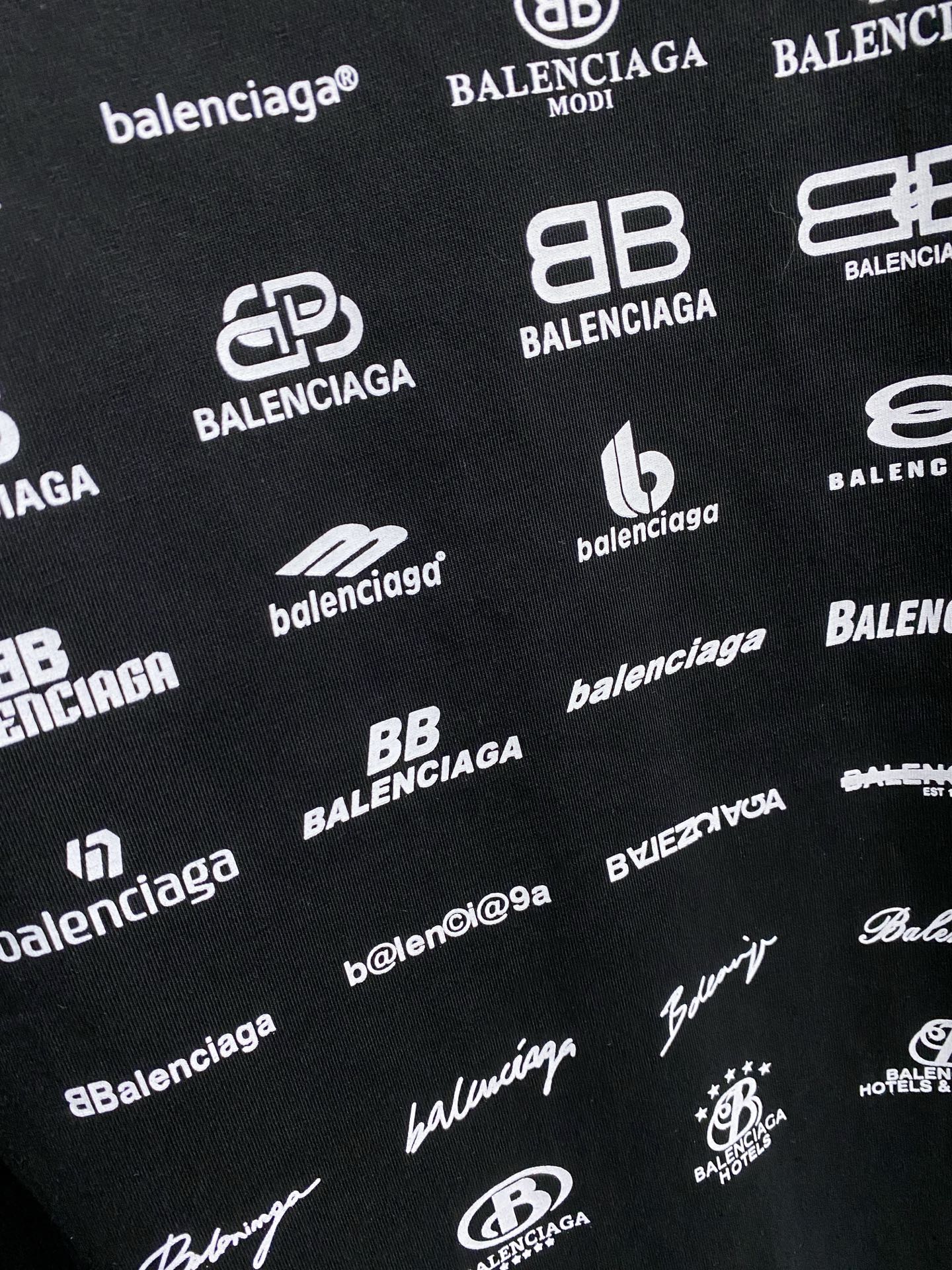 高版本 巴黎 2025新款经典圆领长袖 时尚百搭经典元素打造精致工艺专柜面料，顶级元素融合打造，经典短袖