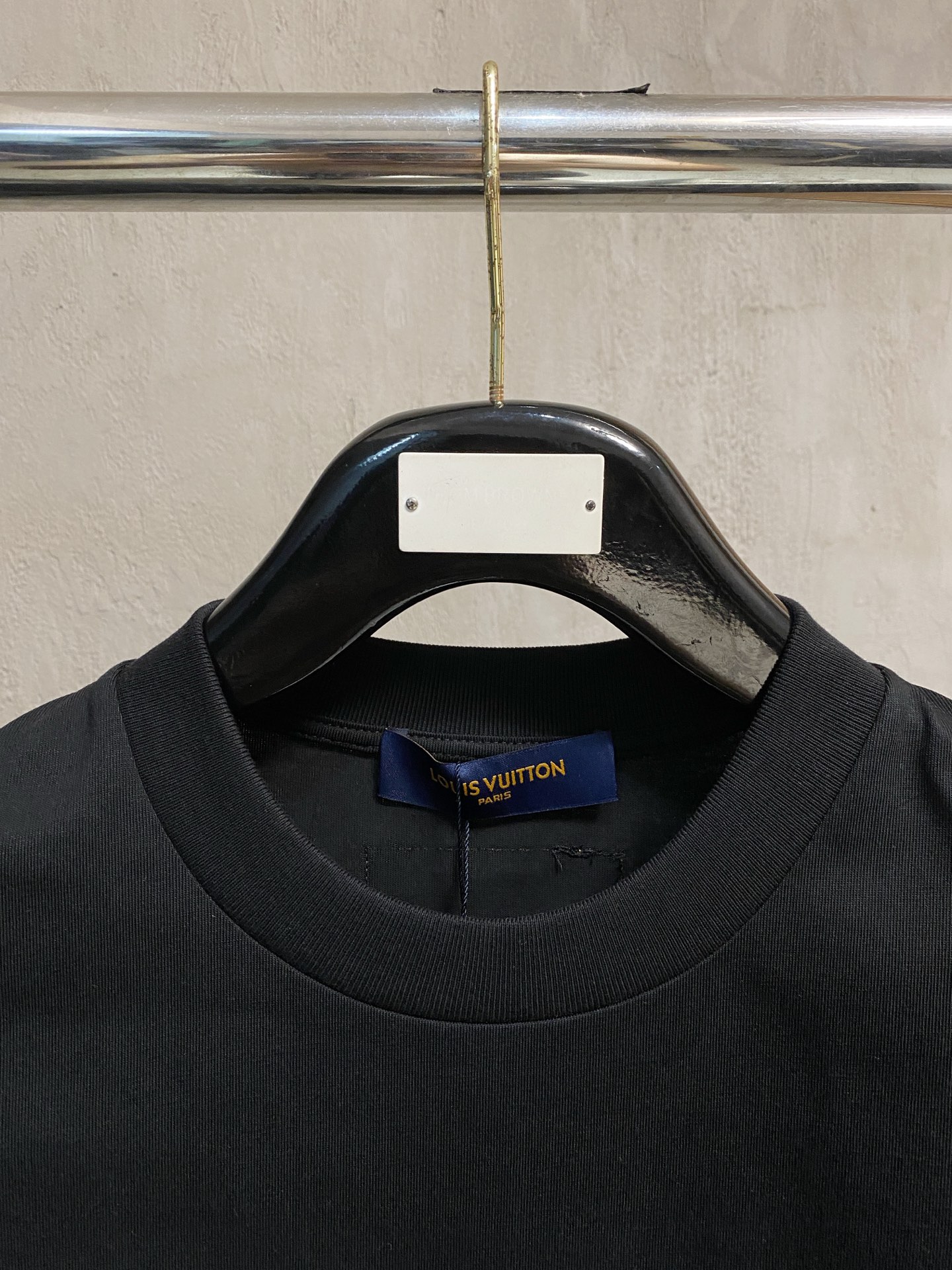 高版本 Lv 2025新款经典圆领长袖 时尚百搭经典元素打造精致工艺专柜面料，顶级元素融合打造，经典短袖