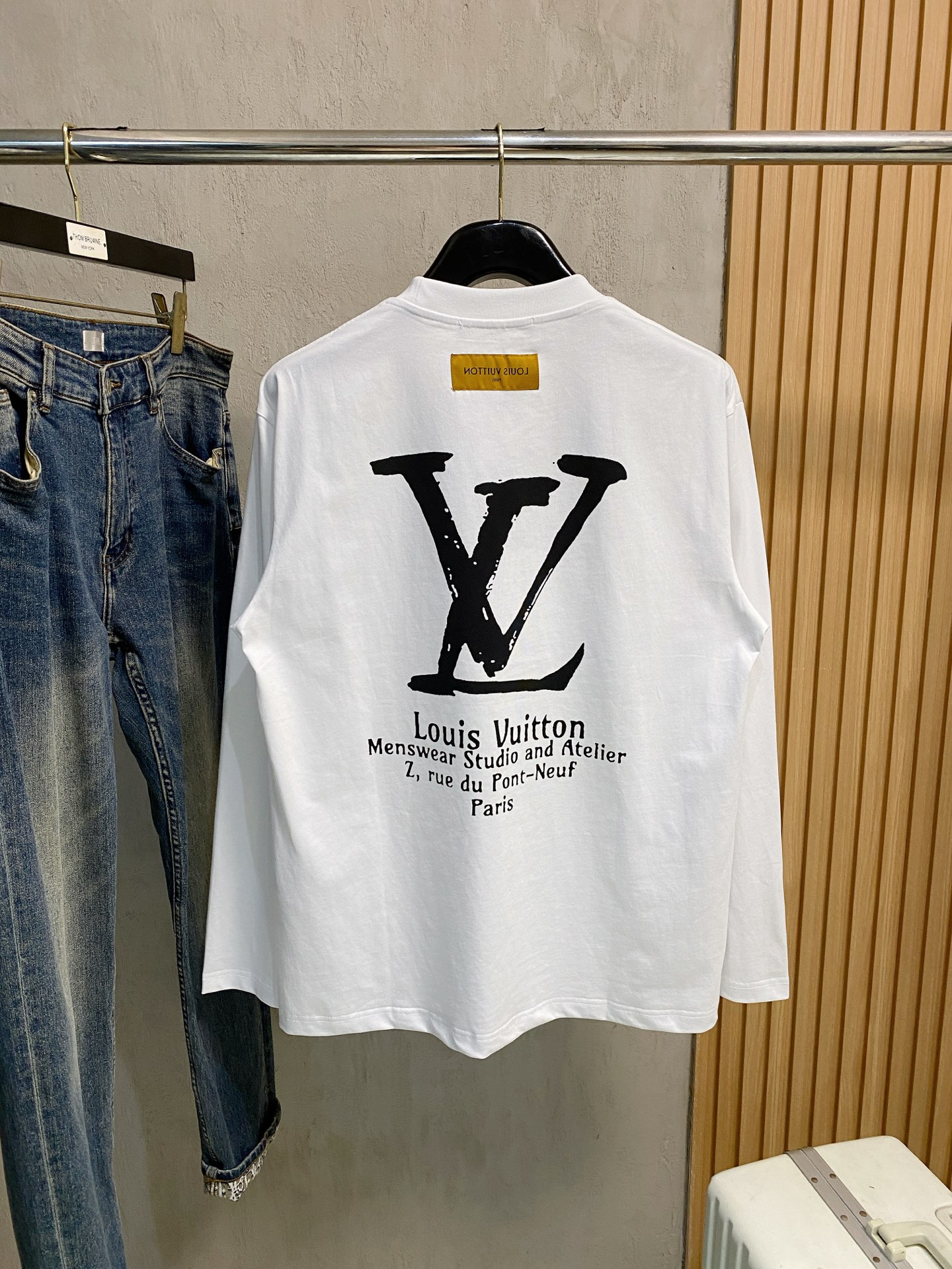 高版本 Lv 2025新款经典圆领长袖 时尚百搭经典元素打造精致工艺专柜面料，顶级元素融合打造，经典短袖