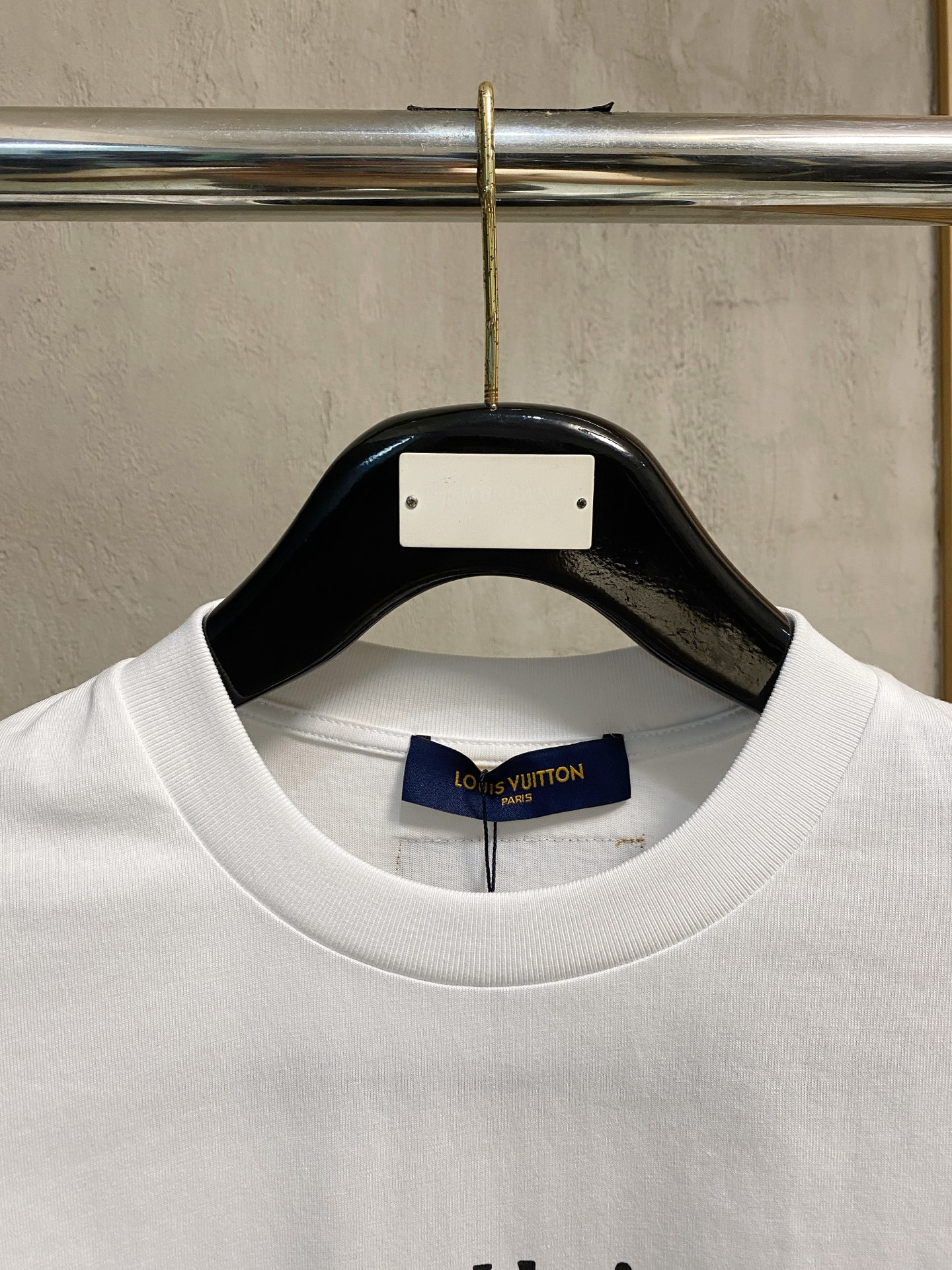 高版本 Lv 2025新款经典圆领长袖 时尚百搭经典元素打造精致工艺专柜面料，顶级元素融合打造，经典短袖