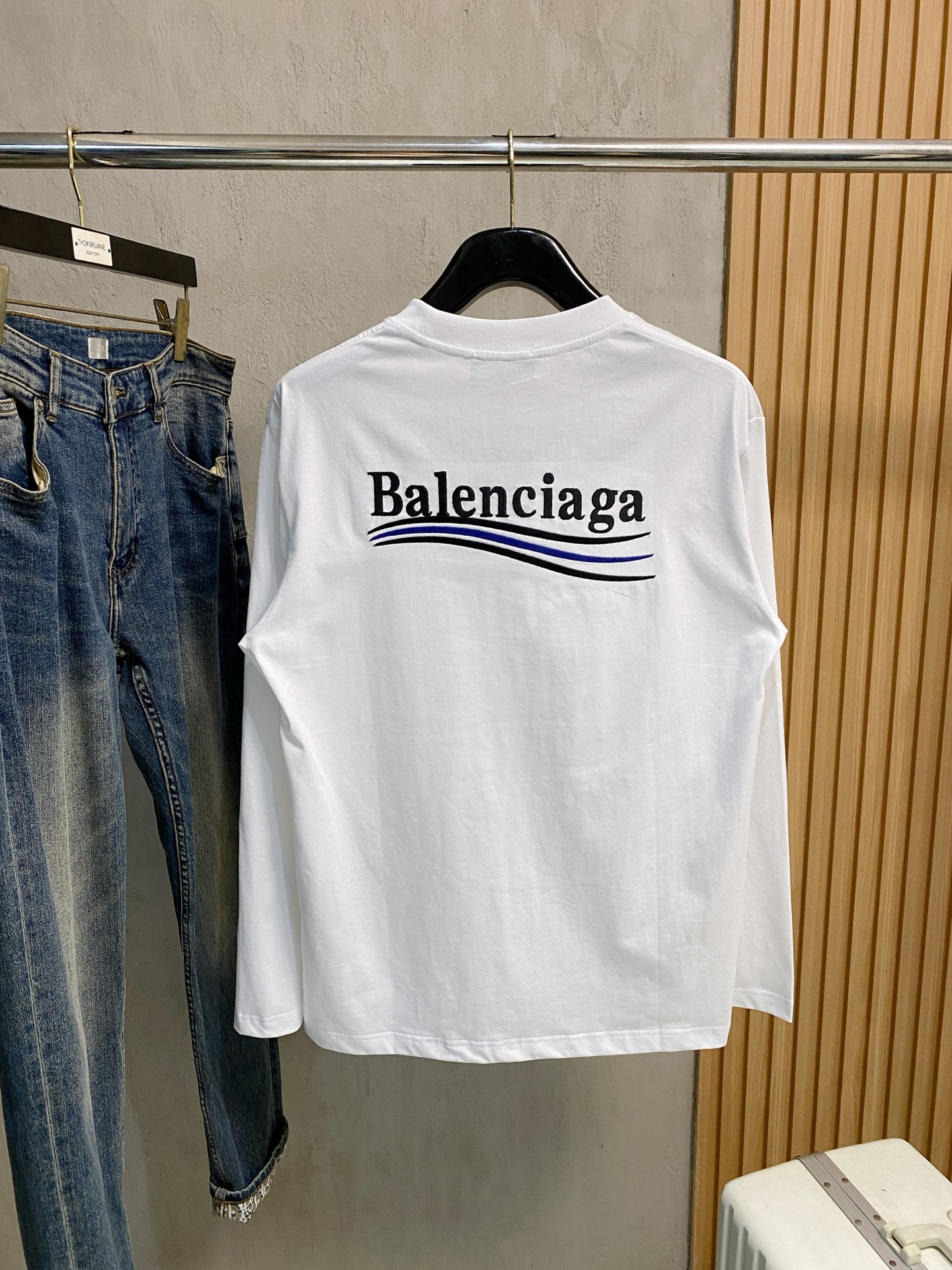 高版本 巴黎 2025新款经典圆领长袖 时尚百搭经典元素打造精致工艺专柜面料，顶级元素融合打造，经典短袖