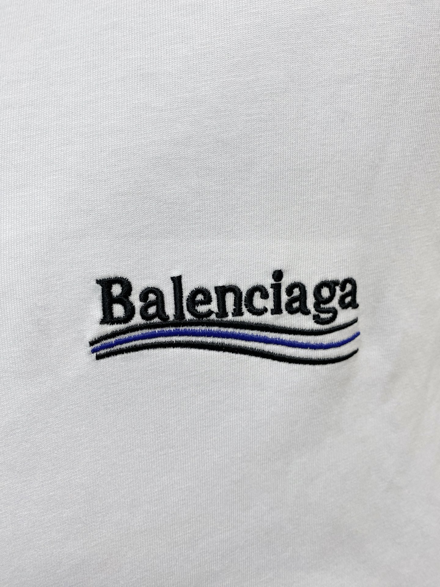 高版本 巴黎 2025新款经典圆领长袖 时尚百搭经典元素打造精致工艺专柜面料，顶级元素融合打造，经典短袖