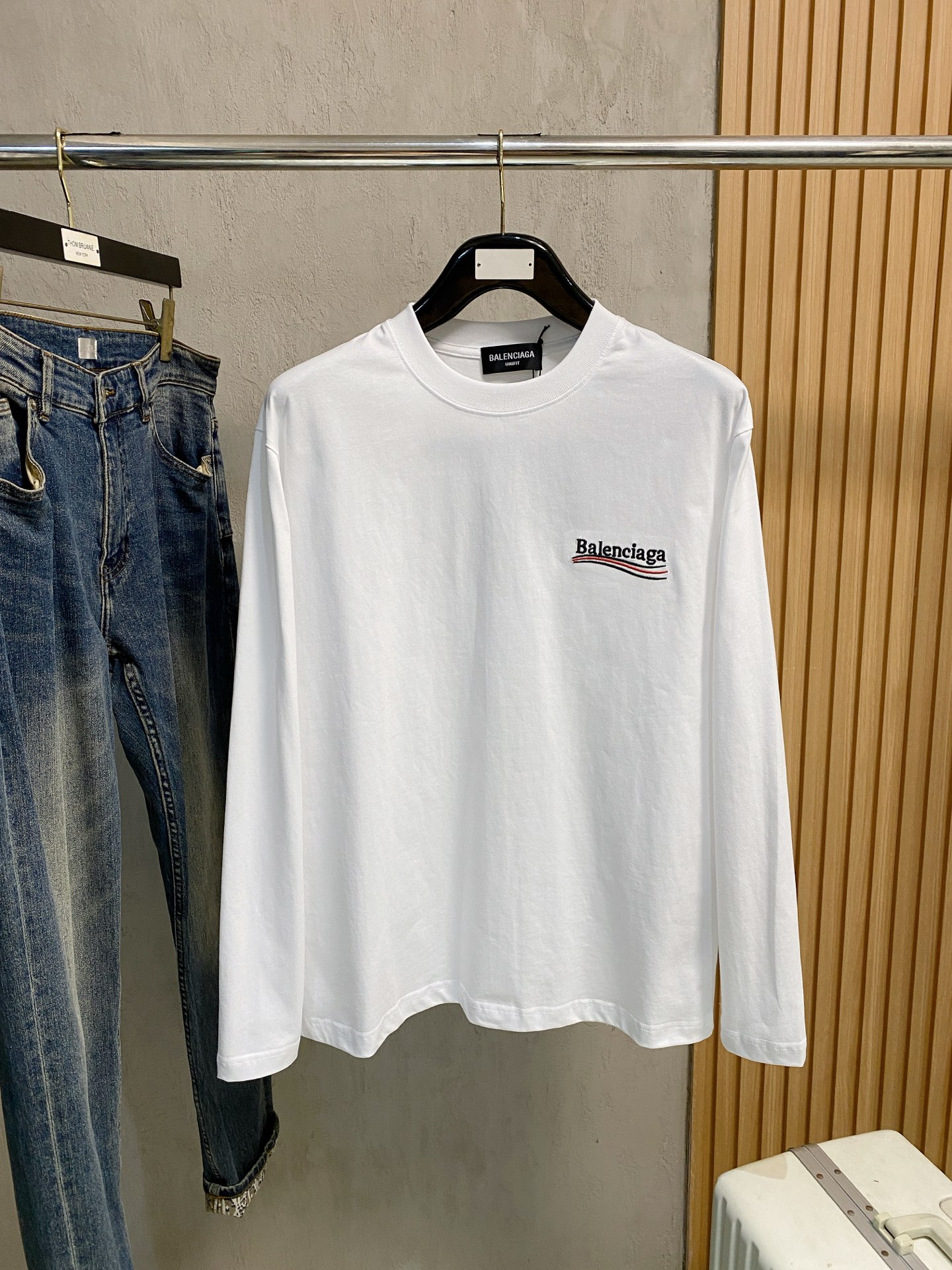 高版本 巴黎 2025新款经典圆领长袖 时尚百搭经典元素打造精致工艺专柜面料，顶级元素融合打造，经典短袖