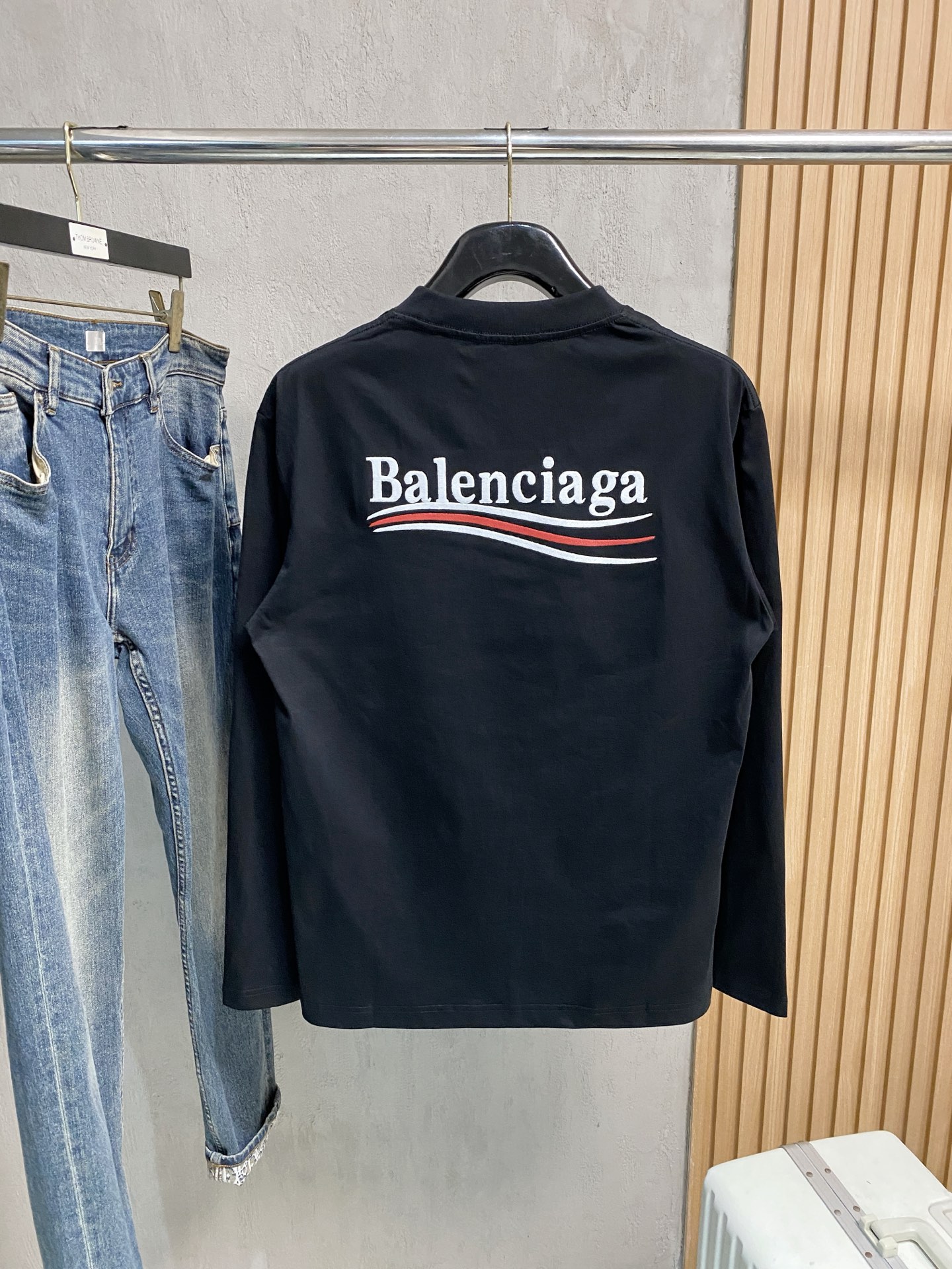 高版本 巴黎 2025新款经典圆领长袖 时尚百搭经典元素打造精致工艺专柜面料，顶级元素融合打造，经典短袖